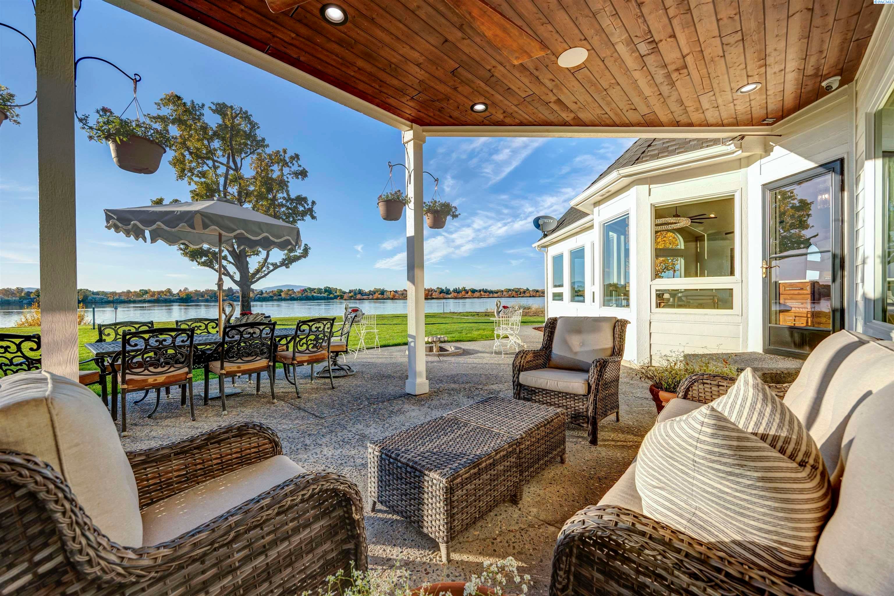 Pasco, Washington, 99301, United States, 4 Bedrooms Bedrooms, ,4 BathroomsBathrooms,Residential,For Sale,1974870