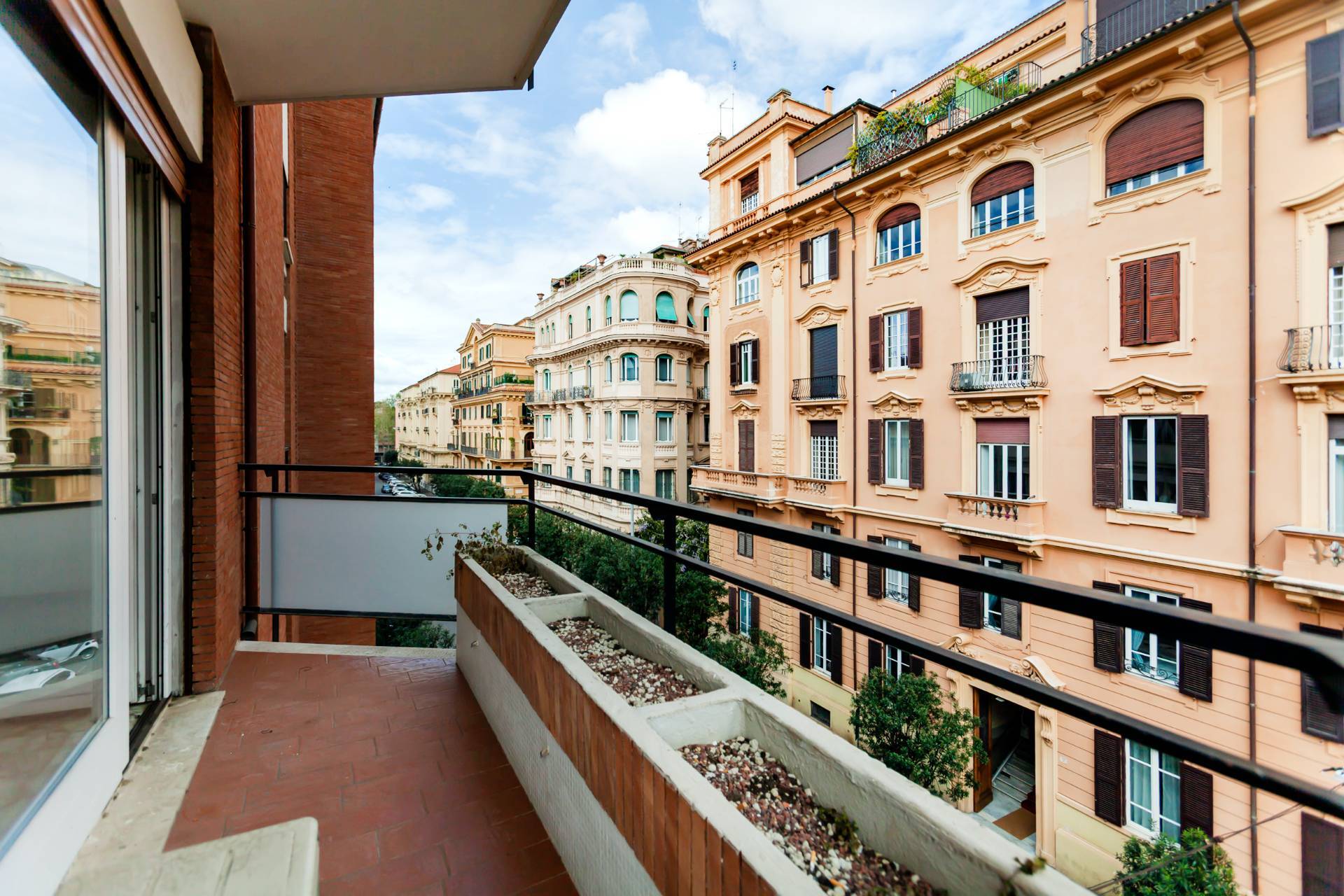 Roma, Roma, 00100, IT, 5 Bedrooms Bedrooms, ,3 BathroomsBathrooms,Residential,For Sale,1846886