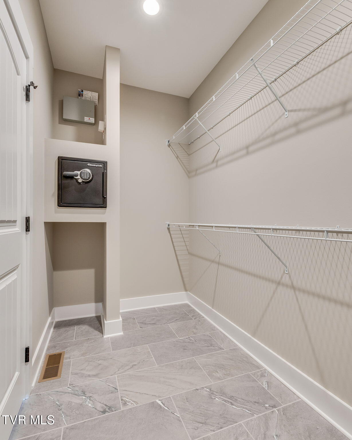 Jonesborough, Tennessee, 37659, United States, 4 Bedrooms Bedrooms, ,3 BathroomsBathrooms,Residential,For Sale,1974561