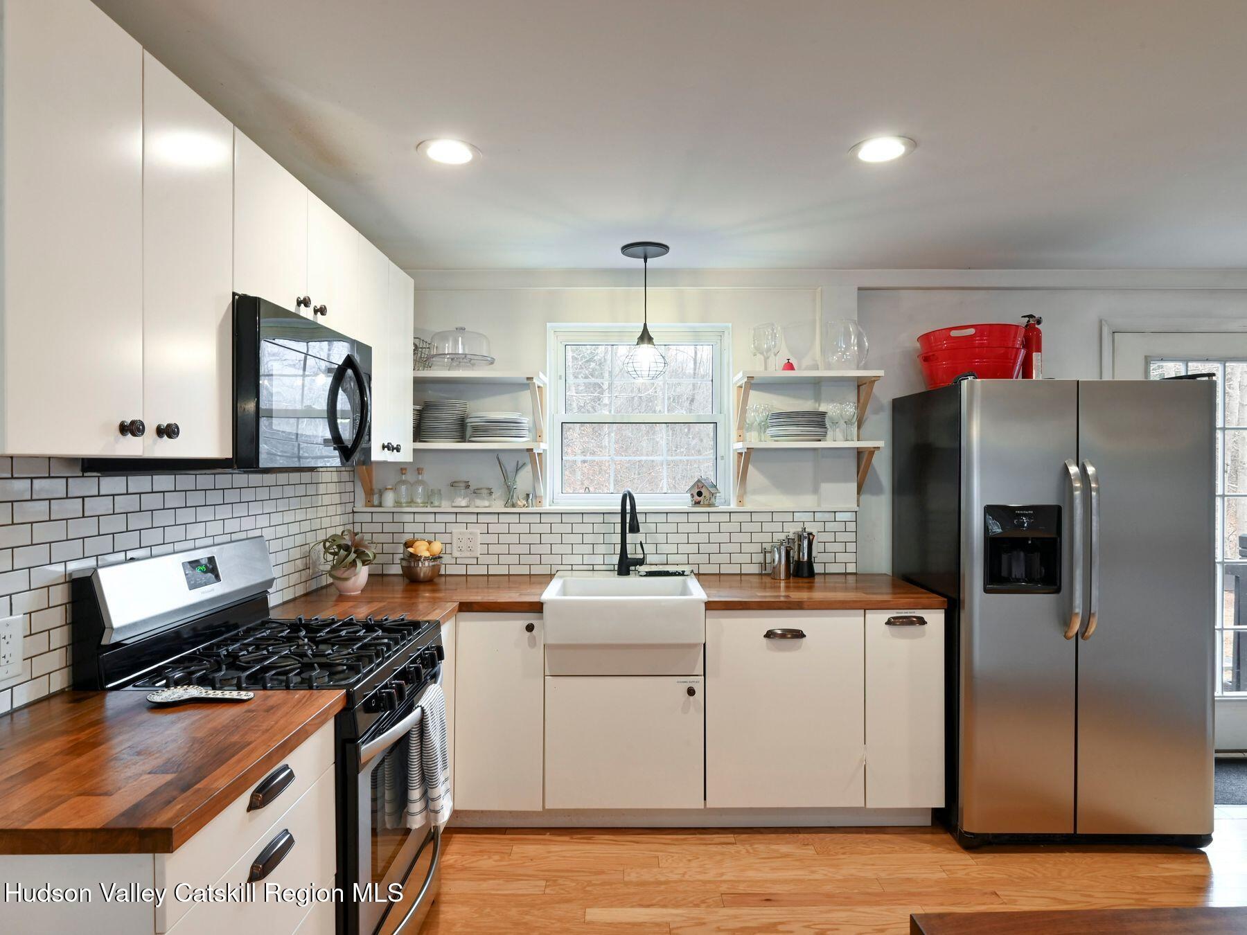 Hunter, New York, 12442, United States, 4 Bedrooms Bedrooms, ,3 BathroomsBathrooms,Residential,For Sale,1874055