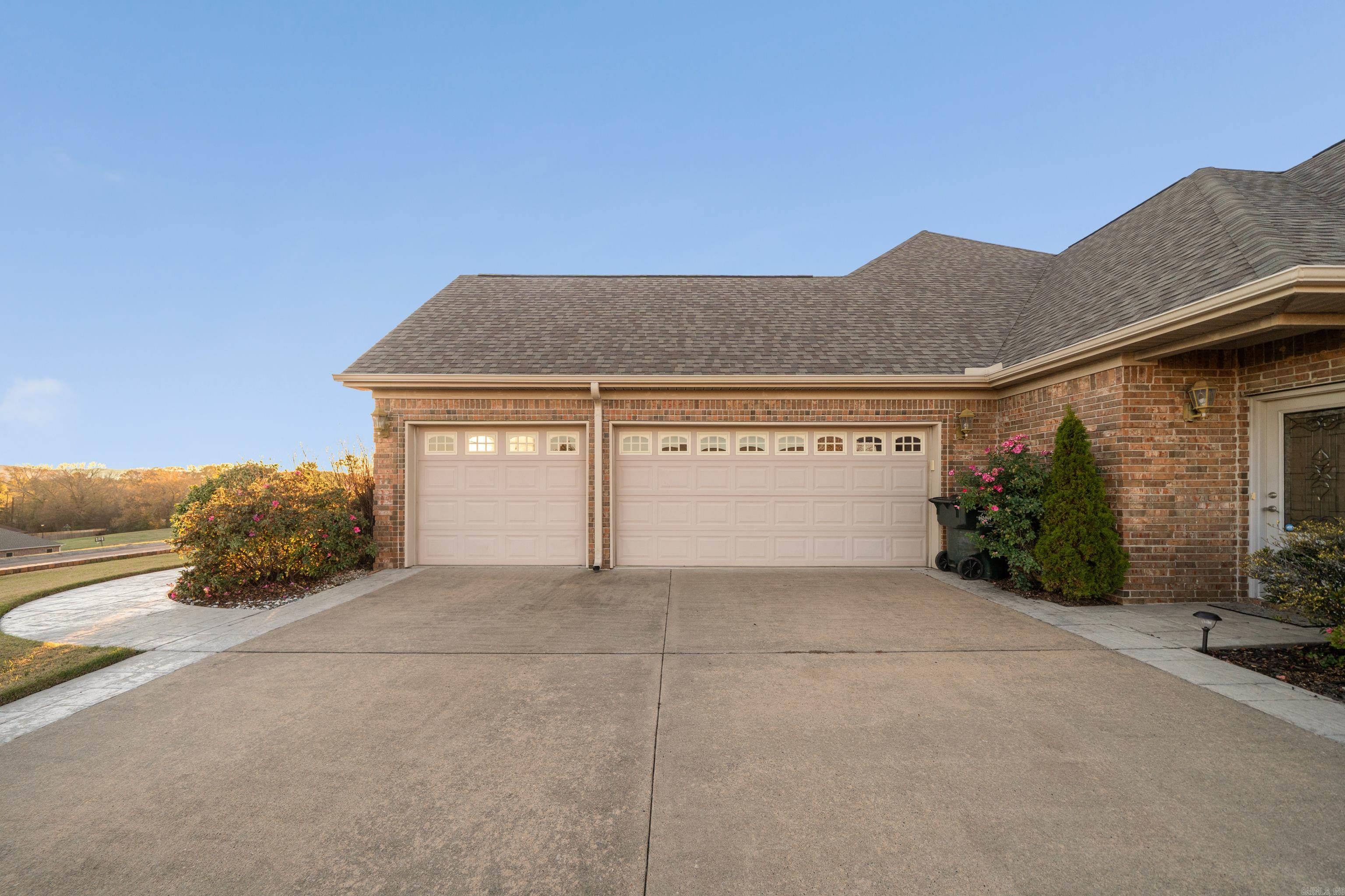 Hot Springs, Arkansas, 71913, United States, 4 Bedrooms Bedrooms, ,3 BathroomsBathrooms,Residential,For Sale,2006318