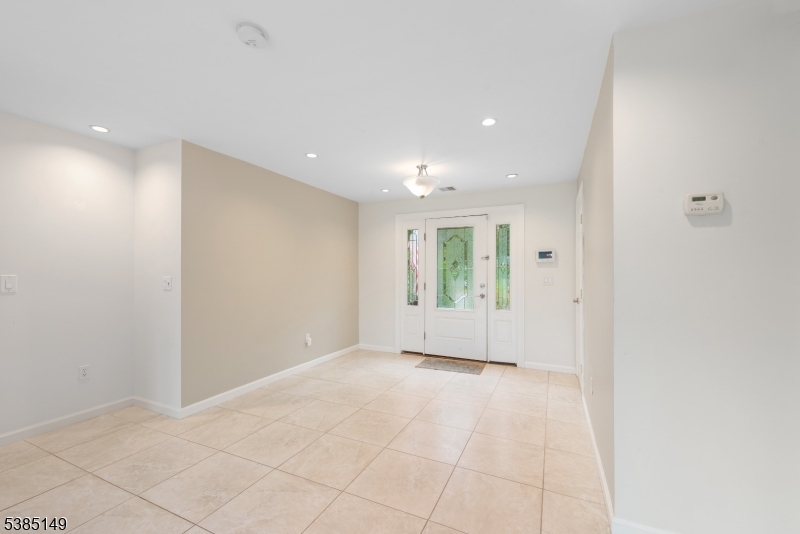 Roxbury Twp., New Jersey, 07850, United States, 3 Bedrooms Bedrooms, ,2 BathroomsBathrooms,Residential,For Sale,1947075