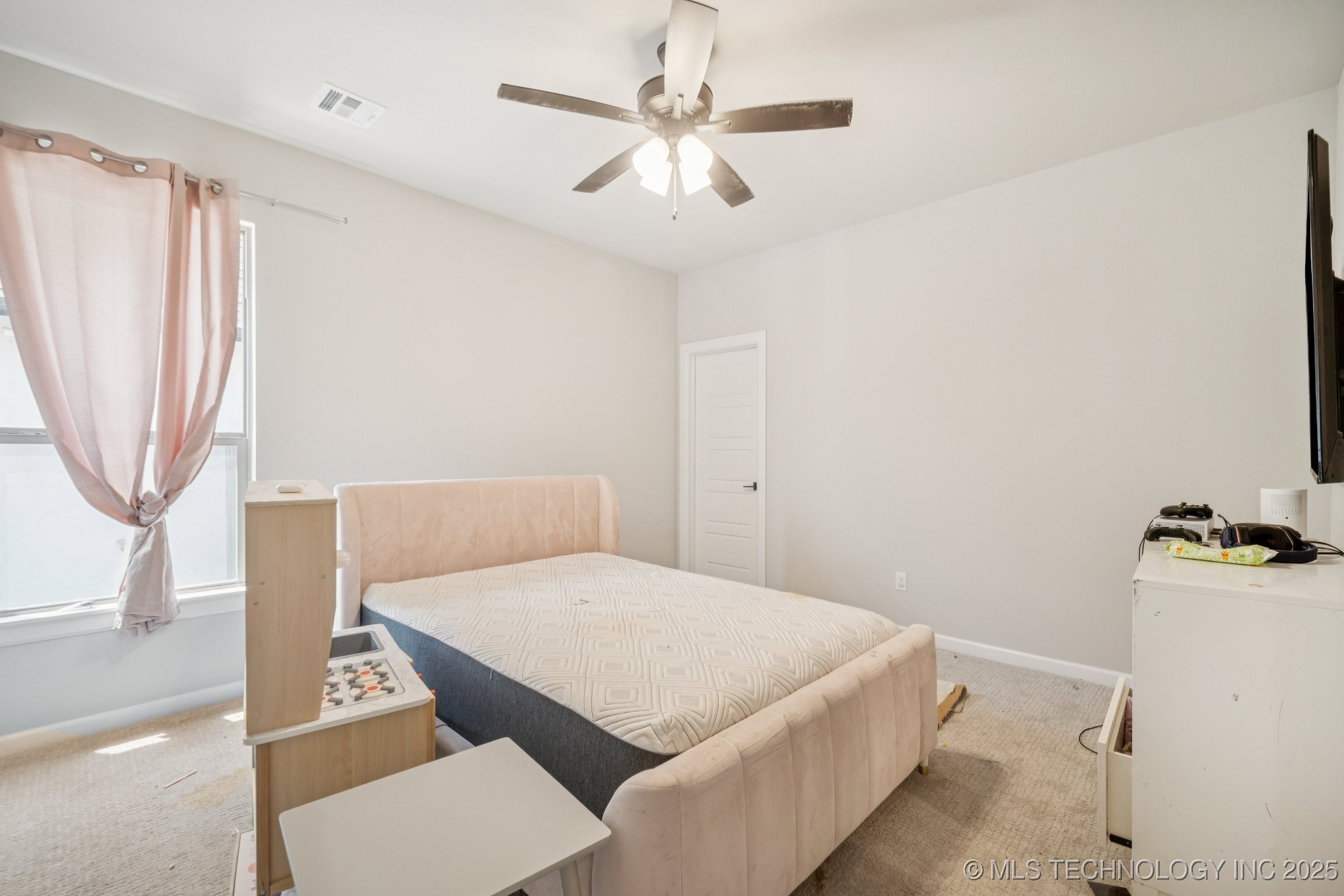 Broken Arrow, Oklahoma, 74011, United States, 5 Bedrooms Bedrooms, ,3 BathroomsBathrooms,Residential,For Sale,1898814