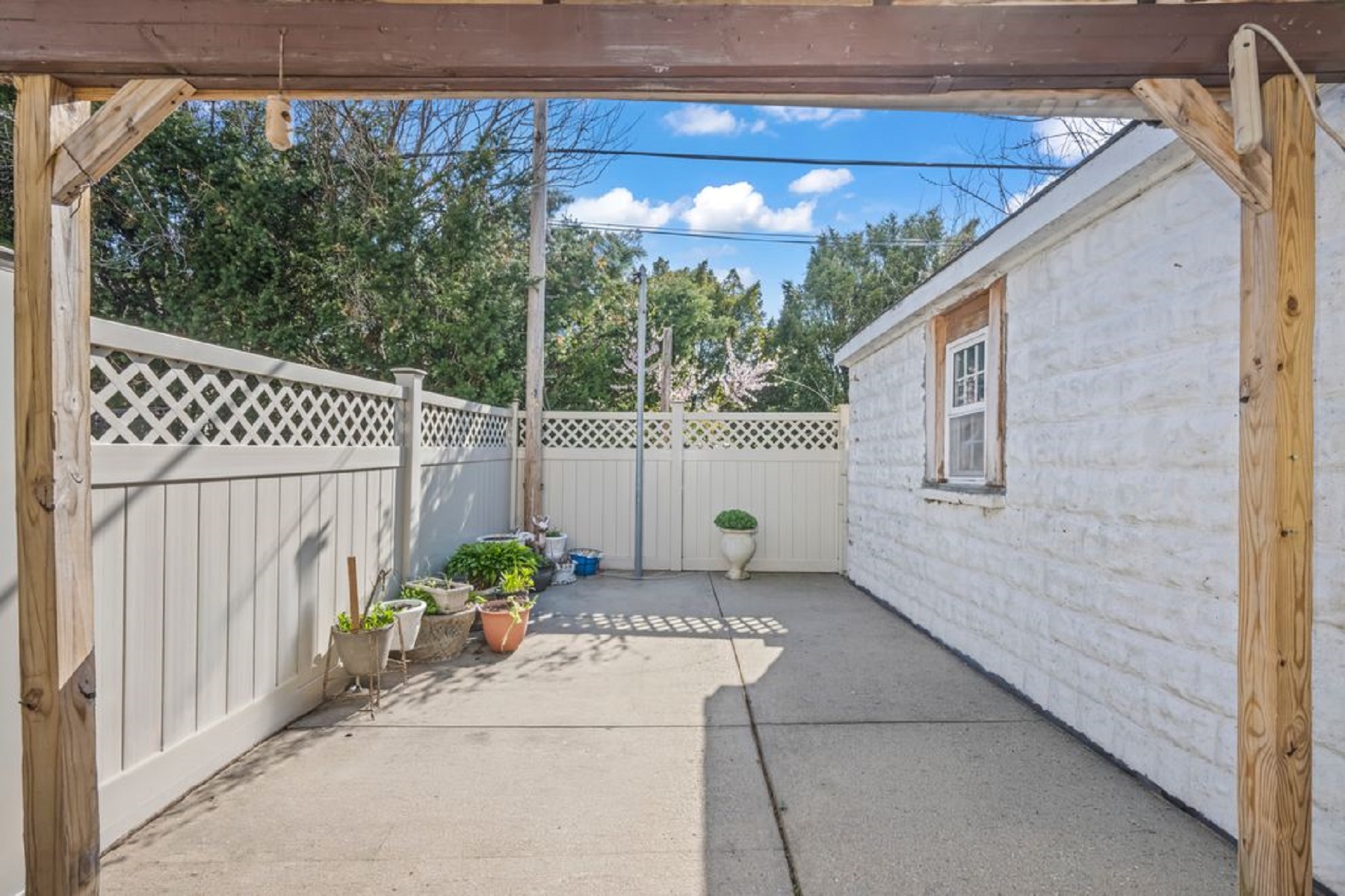  1569 East 45th Street - 物件實景