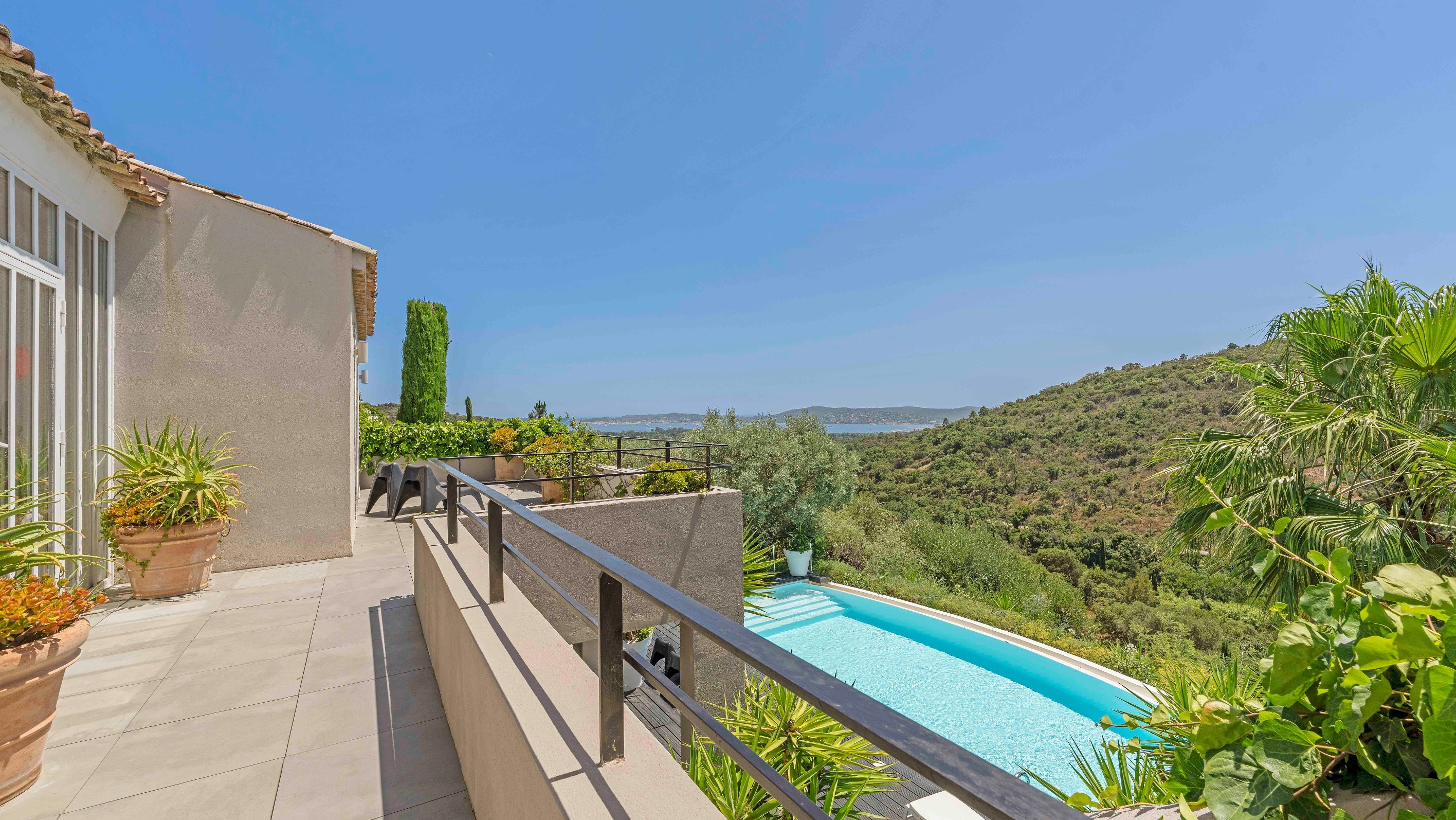  Luxury sea view villa for sale in Grimaud overlooking the Gulf of Saint-Tropez - 物件實景