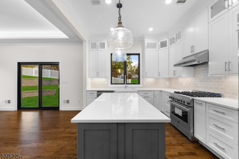 Parsippany-Troy Hills Twp., New Jersey, 07005, United States, 5 Bedrooms Bedrooms, ,4 BathroomsBathrooms,Residential,For Sale,1906910