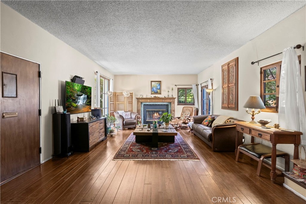 Glendale, California, 91206, United States, 2 Bedrooms Bedrooms, ,2 BathroomsBathrooms,Residential,For Sale,1914154