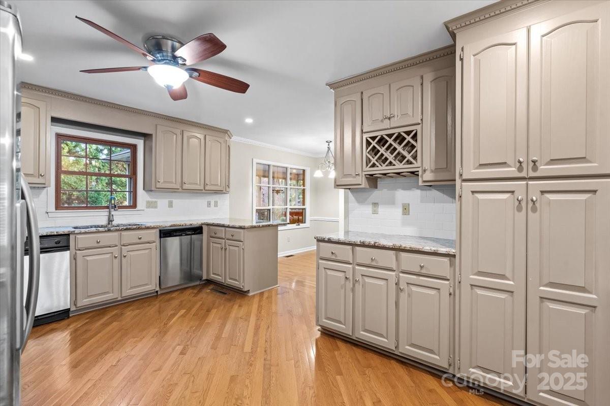 Kannapolis, North Carolina, 28081, United States, 3 Bedrooms Bedrooms, ,4 BathroomsBathrooms,Residential,For Sale,1989536