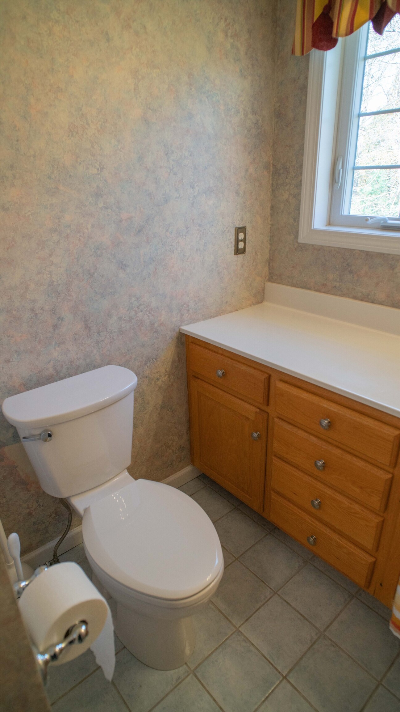 Tolland, Connecticut, 06084, United States, 4 Bedrooms Bedrooms, ,3 BathroomsBathrooms,Residential,For Sale,1989613