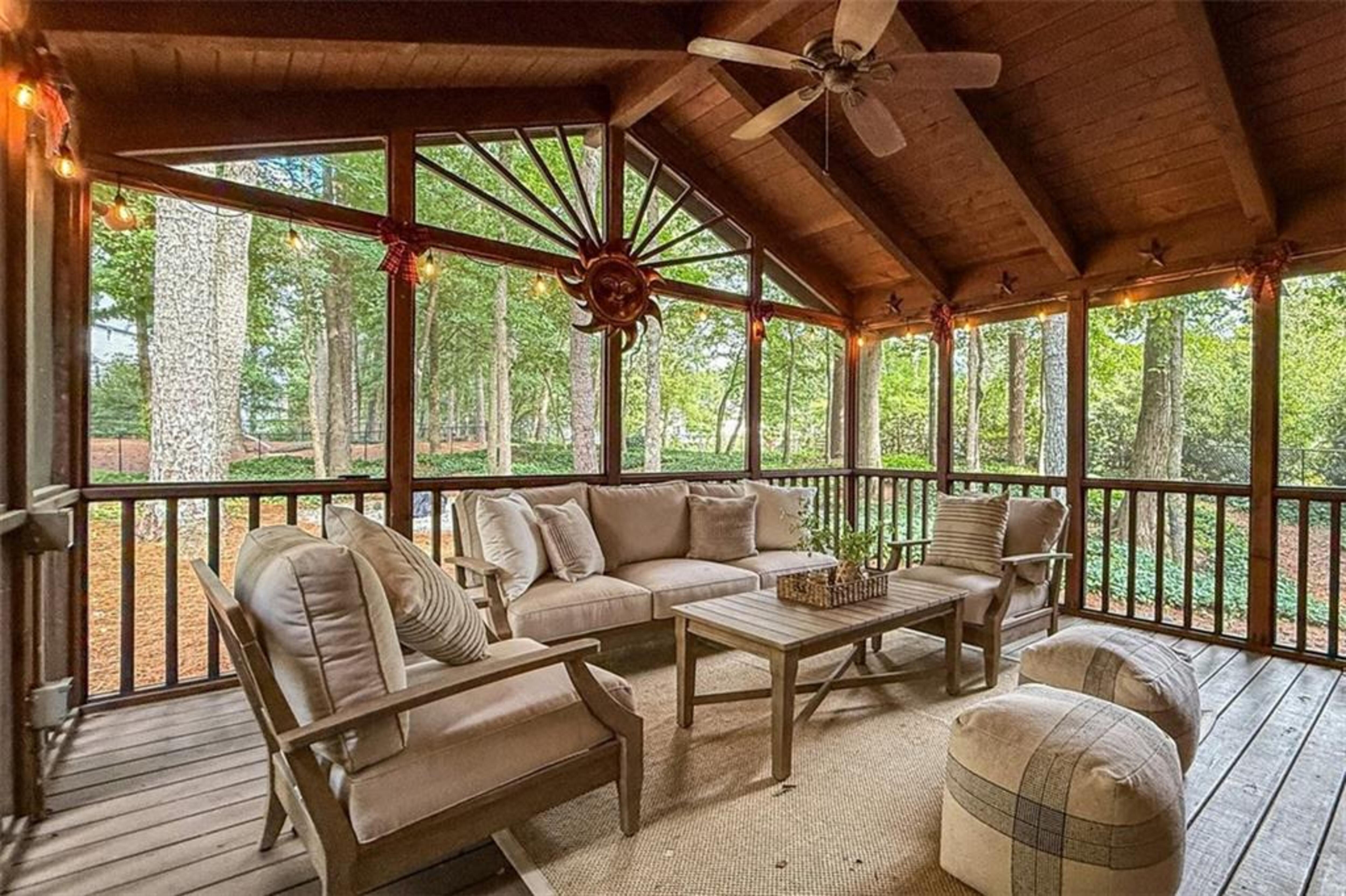  Andover North Home Blends Privacy and Convenience - 物件實景