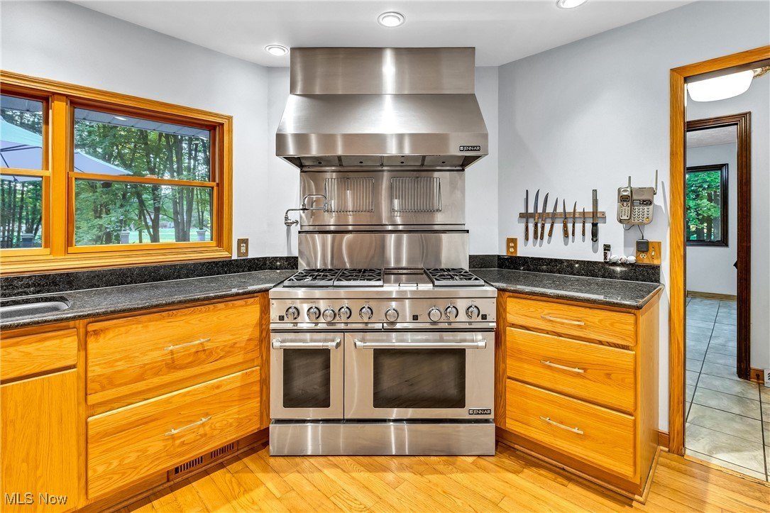 Kinsman, Ohio, 44428, United States, 4 Bedrooms Bedrooms, ,4 BathroomsBathrooms,Residential,For Sale,1983424