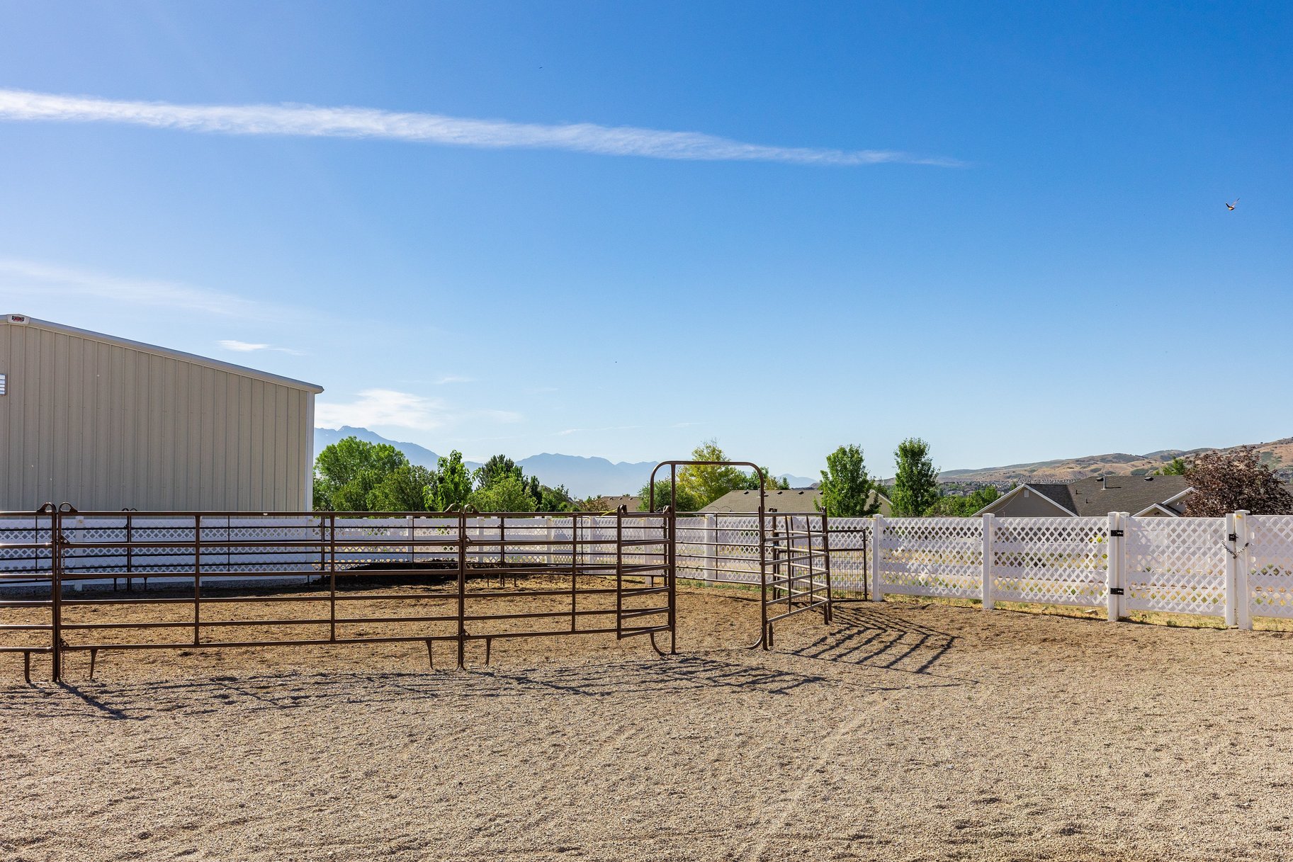  Fully Equipped Horse Property with Trail Access & Neighborhood Arena - 物件實景