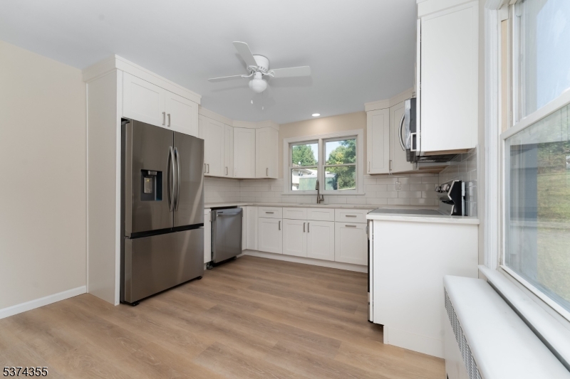 Clinton Town, New Jersey, 08809, United States, 3 Bedrooms Bedrooms, ,2 BathroomsBathrooms,Residential,For Sale,1901106