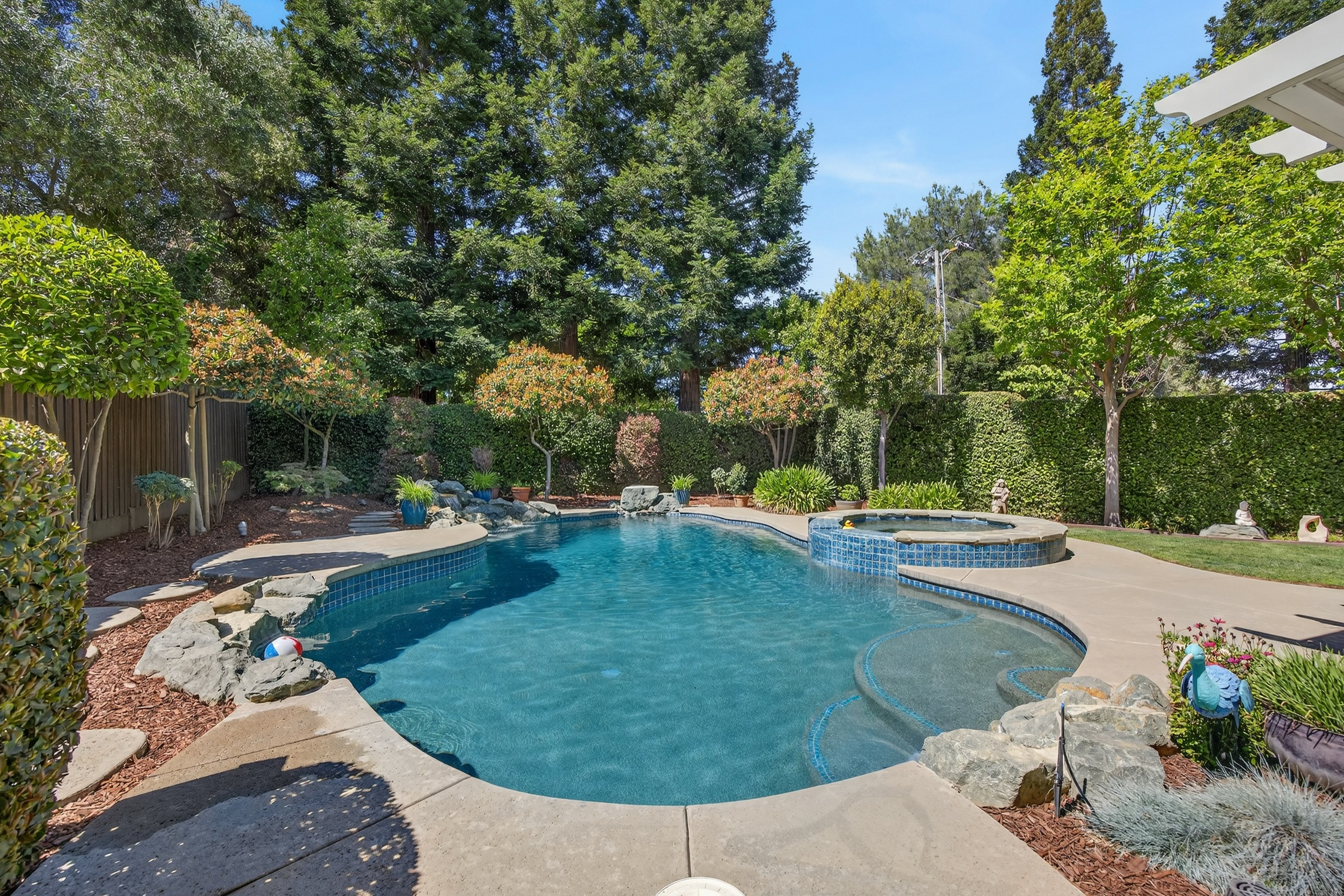  5500 Tierra Gardens Lane, Carmichael, CA 95608 - 物件實景