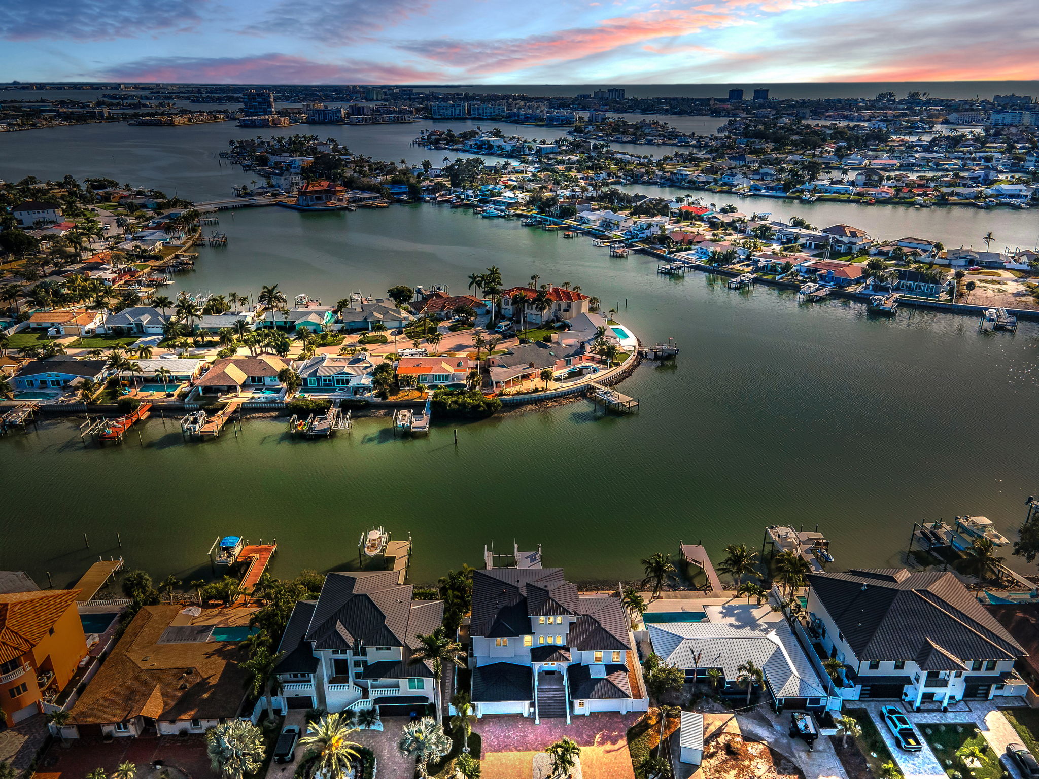 St Petersburg, Florida, 33707, United States, 4 Bedrooms Bedrooms, ,3 BathroomsBathrooms,Residential,For Sale,1992370