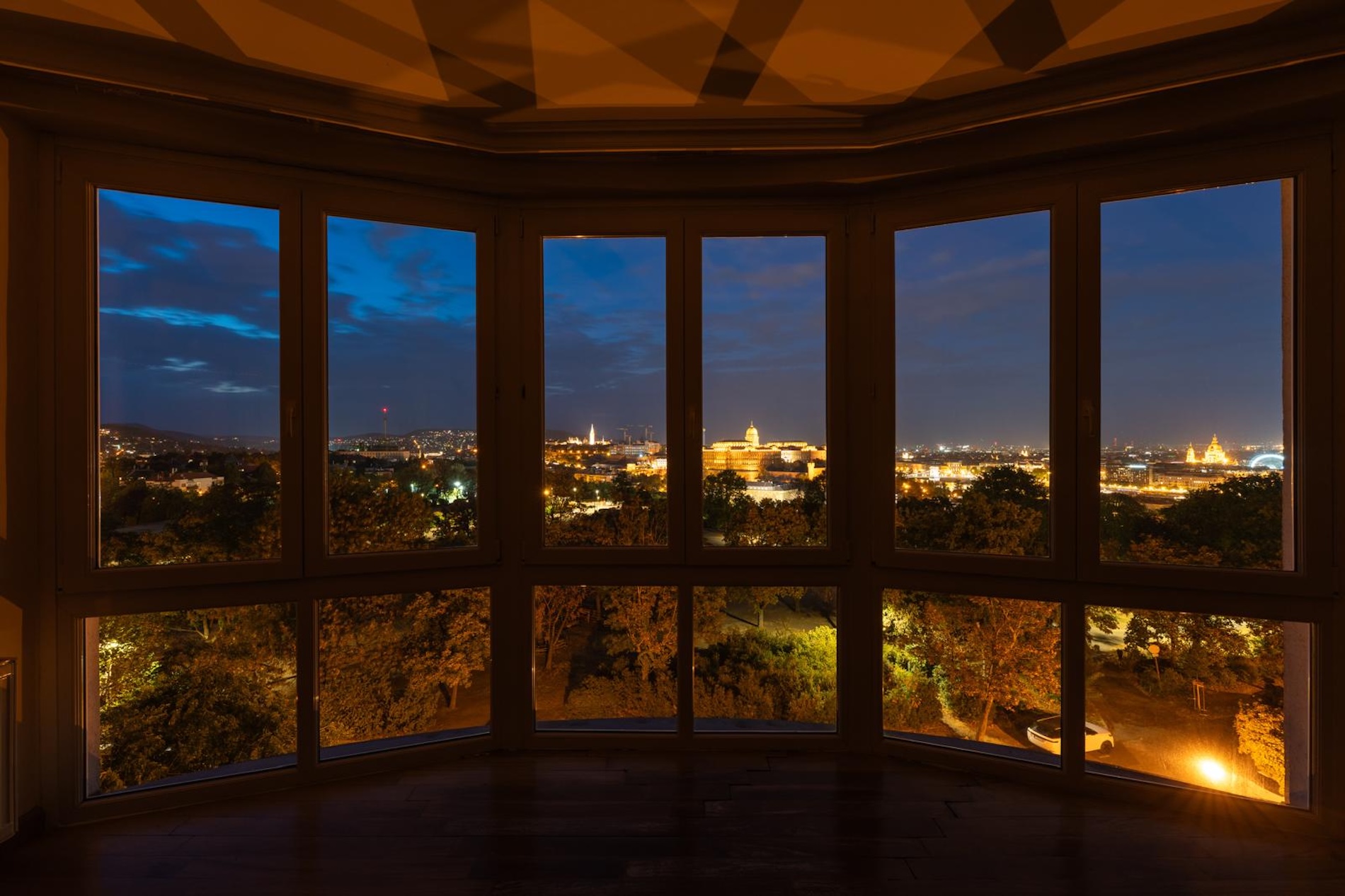  A Panorama of Budapest from the Heights of Gellért Hill - 物件實景