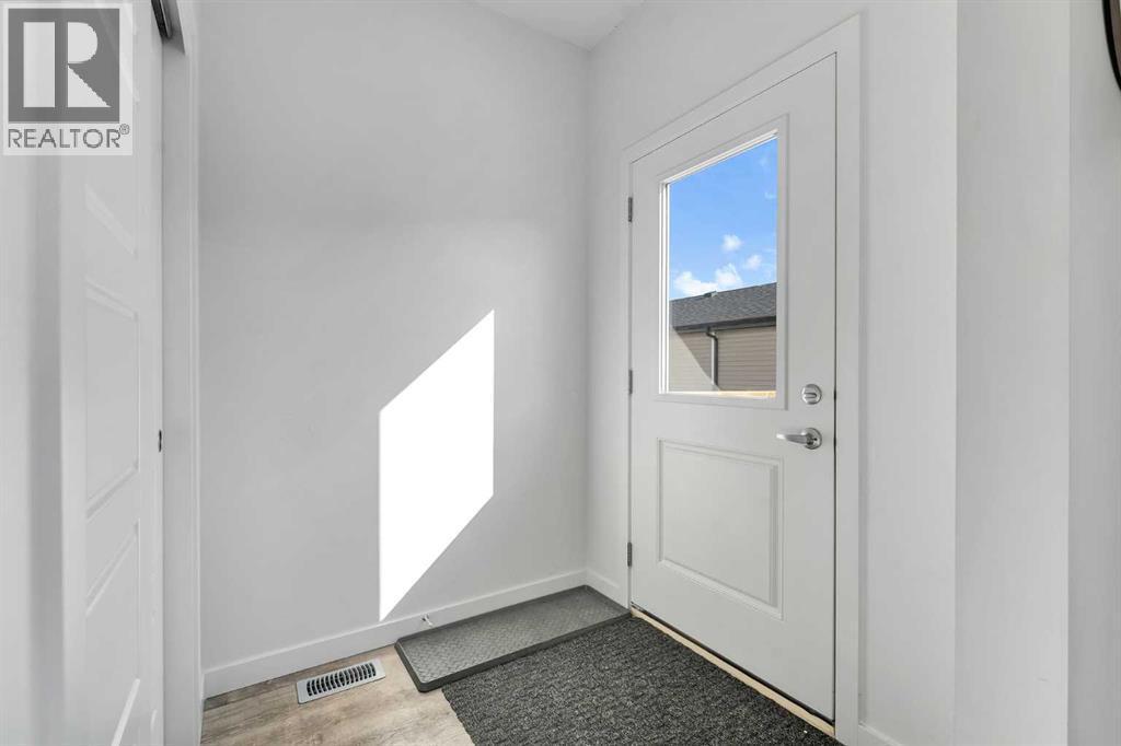 CALGARY, Alberta, T2X 4R1, CA, 3 Bedrooms Bedrooms, ,2 BathroomsBathrooms,Residential,For Sale,1949182