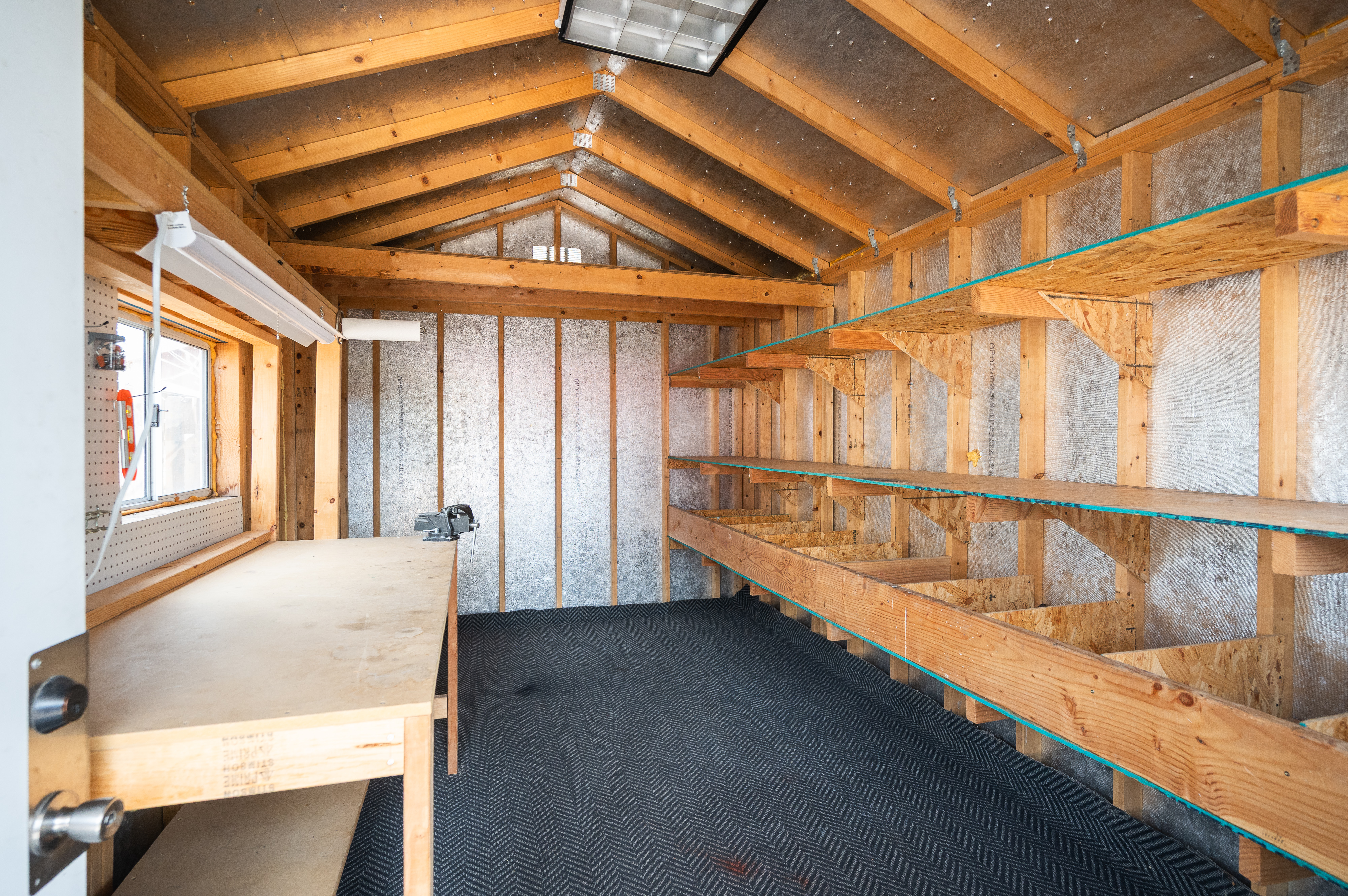  Beautifully Updated Tri-Level Home in Montbello - 物件實景