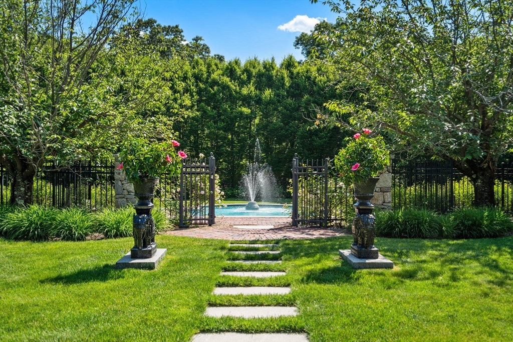Concord, Massachusetts, 01742, United States, 6 Bedrooms Bedrooms, ,9 BathroomsBathrooms,Residential,For Sale,1794135