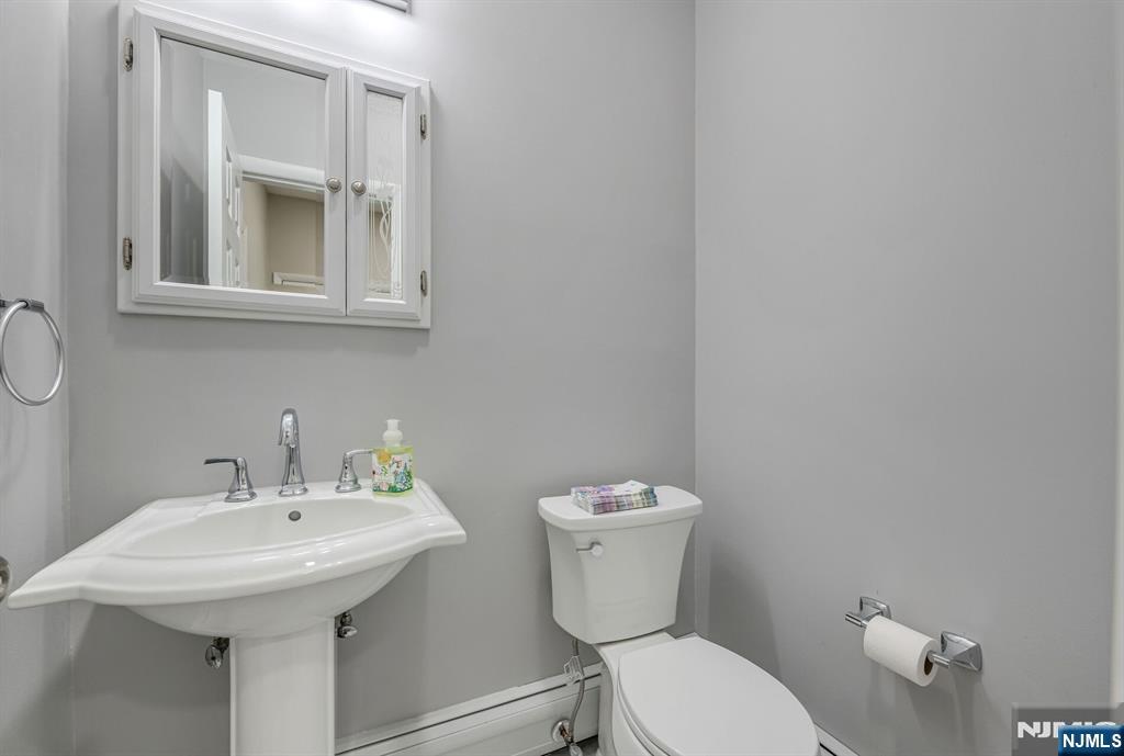 Wyckoff, New Jersey, 07481, United States, 5 Bedrooms Bedrooms, ,5 BathroomsBathrooms,Residential,For Sale,1951013