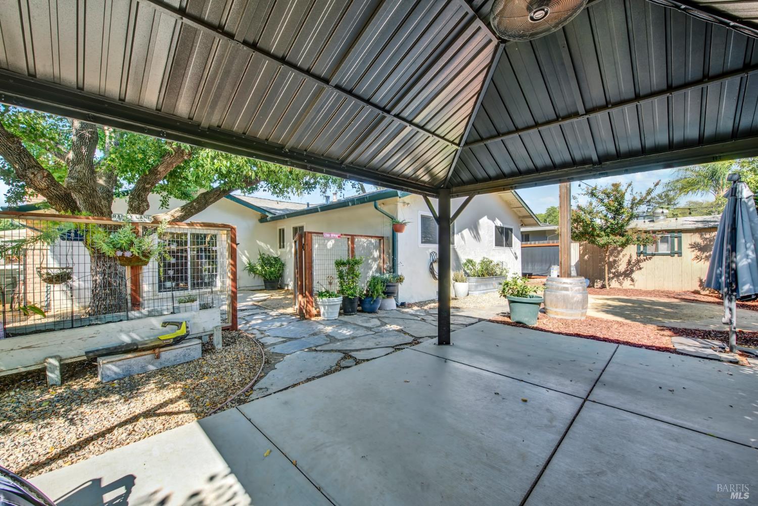 Vacaville, California, 95687, United States, 3 Bedrooms Bedrooms, ,2 BathroomsBathrooms,Residential,For Sale,1940371