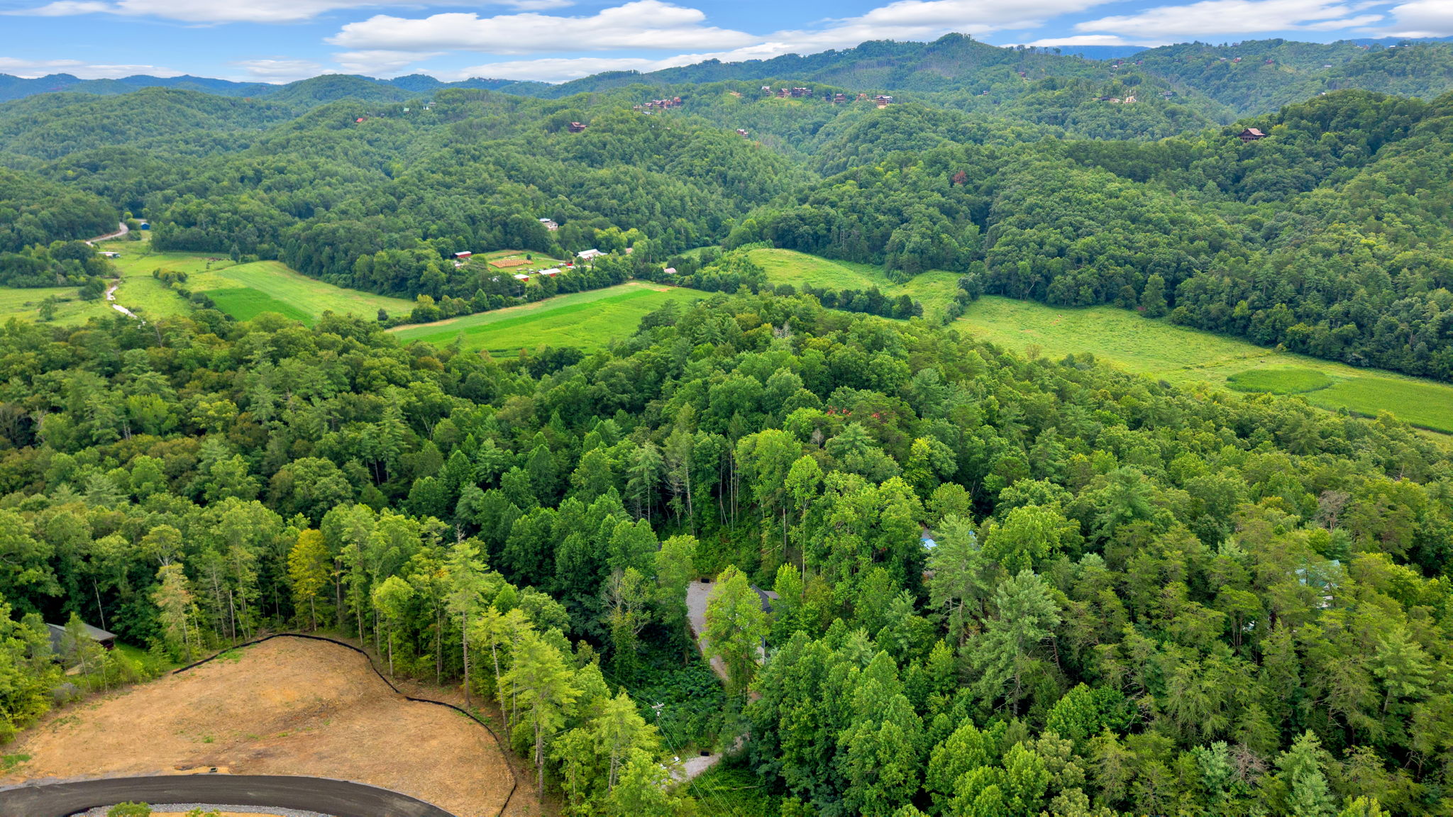 Sevierville, Tennessee, 37862, United States, 2 Bedrooms Bedrooms, ,3 BathroomsBathrooms,Residential,For Sale,2012512