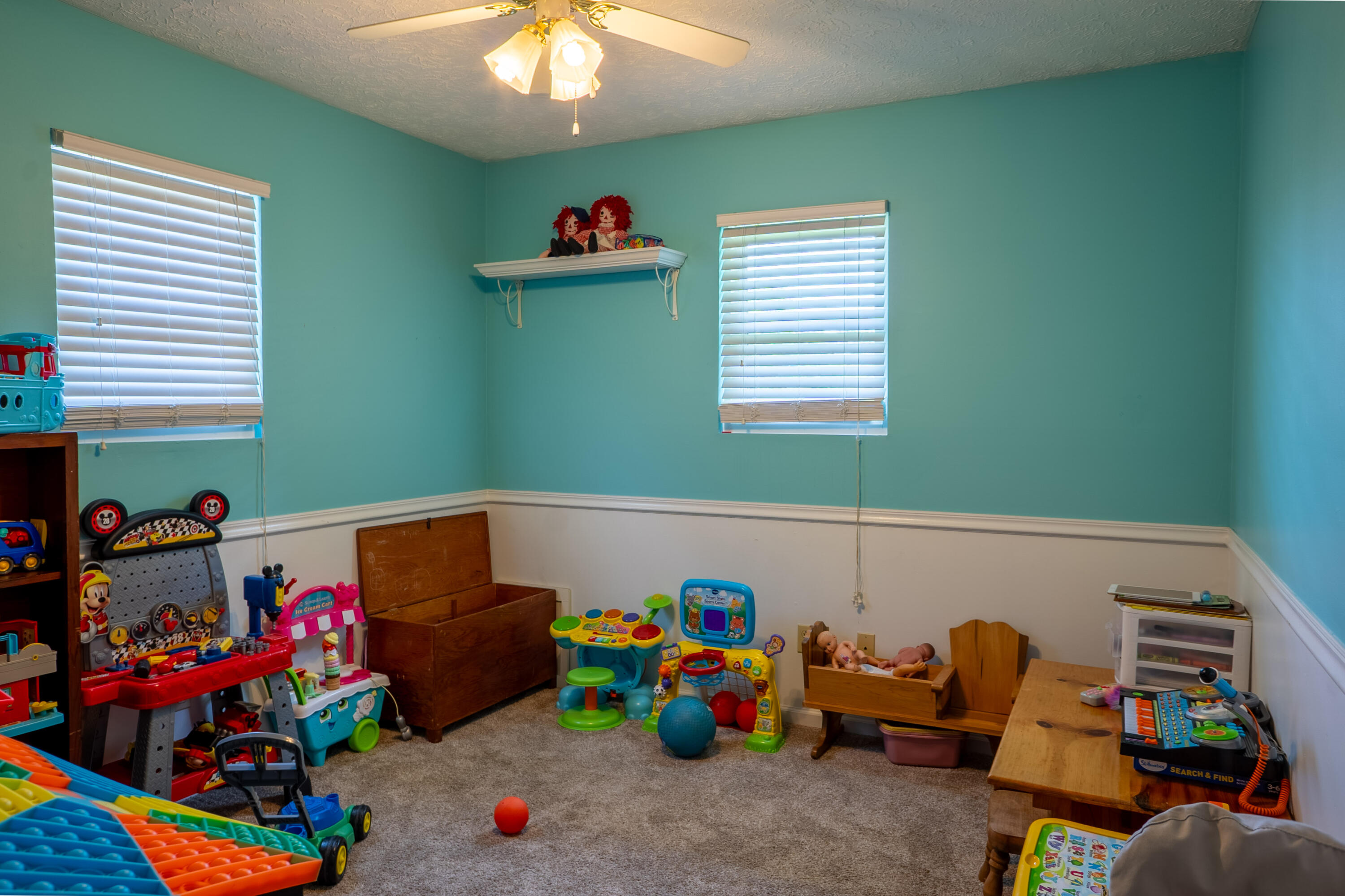 Paint Lick, Kentucky, 40461, United States, 5 Bedrooms Bedrooms, ,1 BathroomBathrooms,Residential,For Sale,1847619