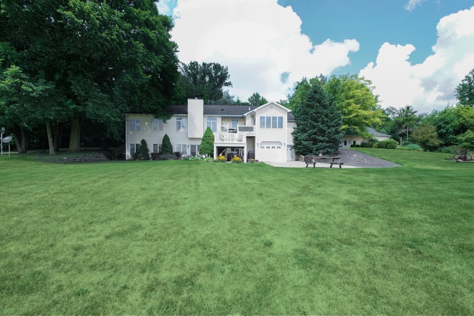 Eau Claire, Michigan, 49111, United States, 4 Bedrooms Bedrooms, ,4 BathroomsBathrooms,Residential,For Sale,1906771