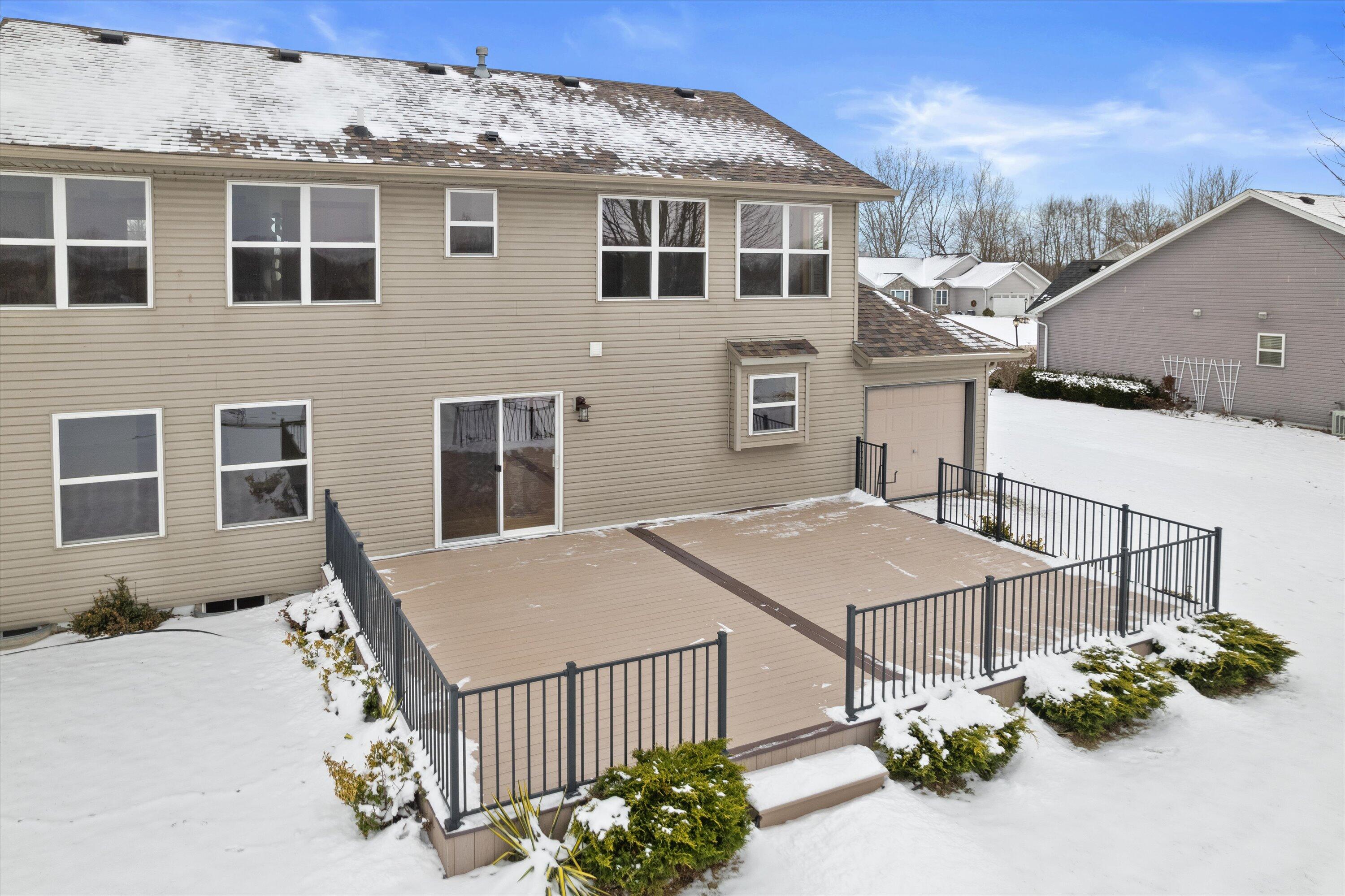 Oak Creek, Wisconsin, 53154, United States, 4 Bedrooms Bedrooms, ,4 BathroomsBathrooms,Residential,For Sale,2007520