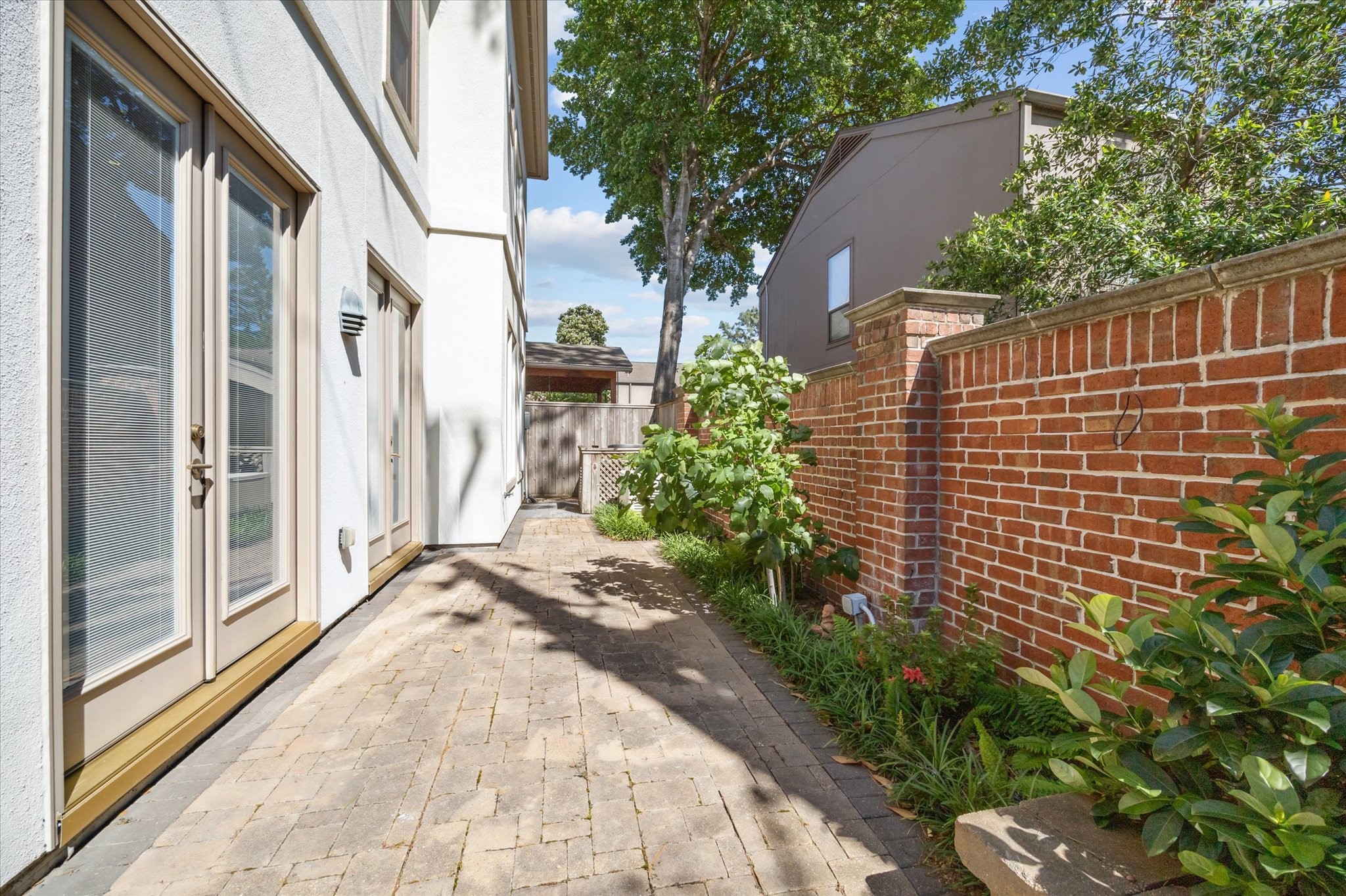  5747 Longmont Lane - 物件實景
