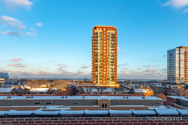Chicago, Illinois, 60616, United States, 3 Bedrooms Bedrooms, ,2 BathroomsBathrooms,Residential,For Sale,1881294