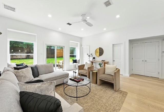 Austin, Texas, 78731, United States, 4 Bedrooms Bedrooms, ,3 BathroomsBathrooms,Residential,For Sale,1885336