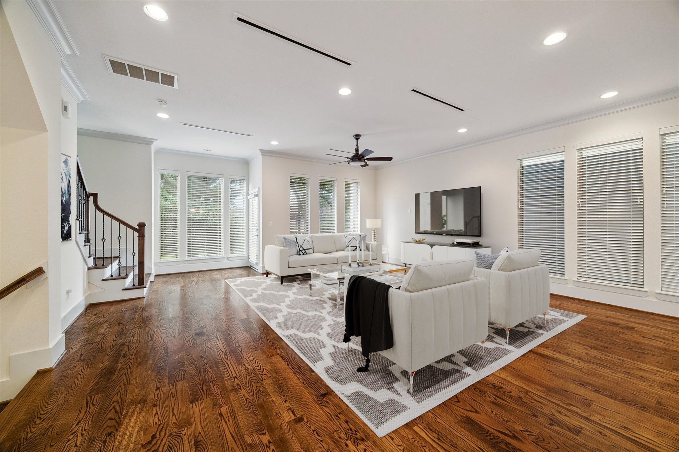  4833 Chenevert Street - 物件實景