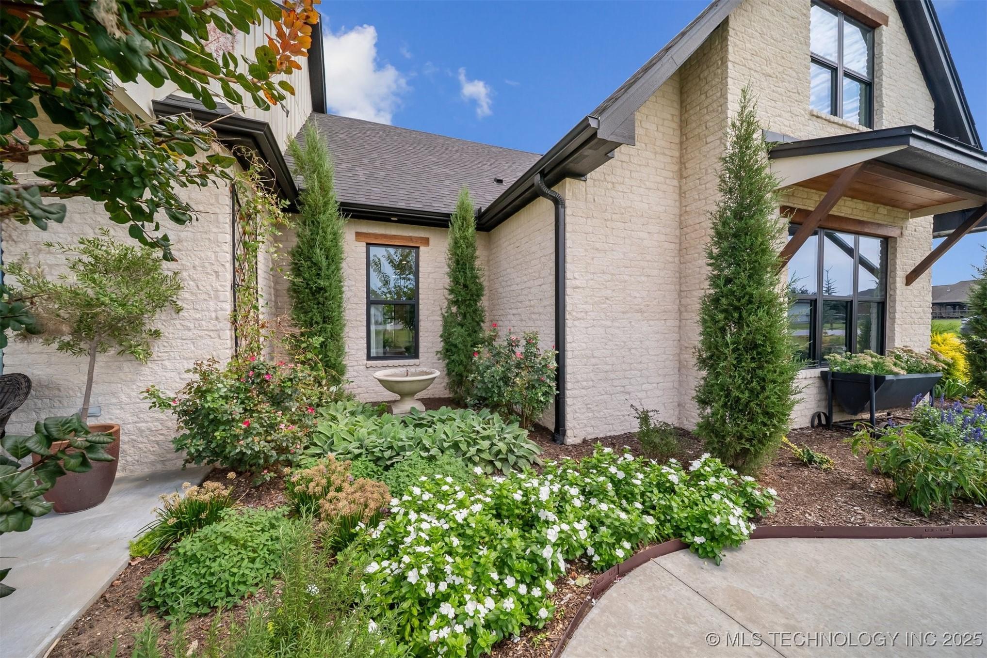 Broken Arrow, Oklahoma, 74014, United States, 4 Bedrooms Bedrooms, ,4 BathroomsBathrooms,Residential,For Sale,1983128