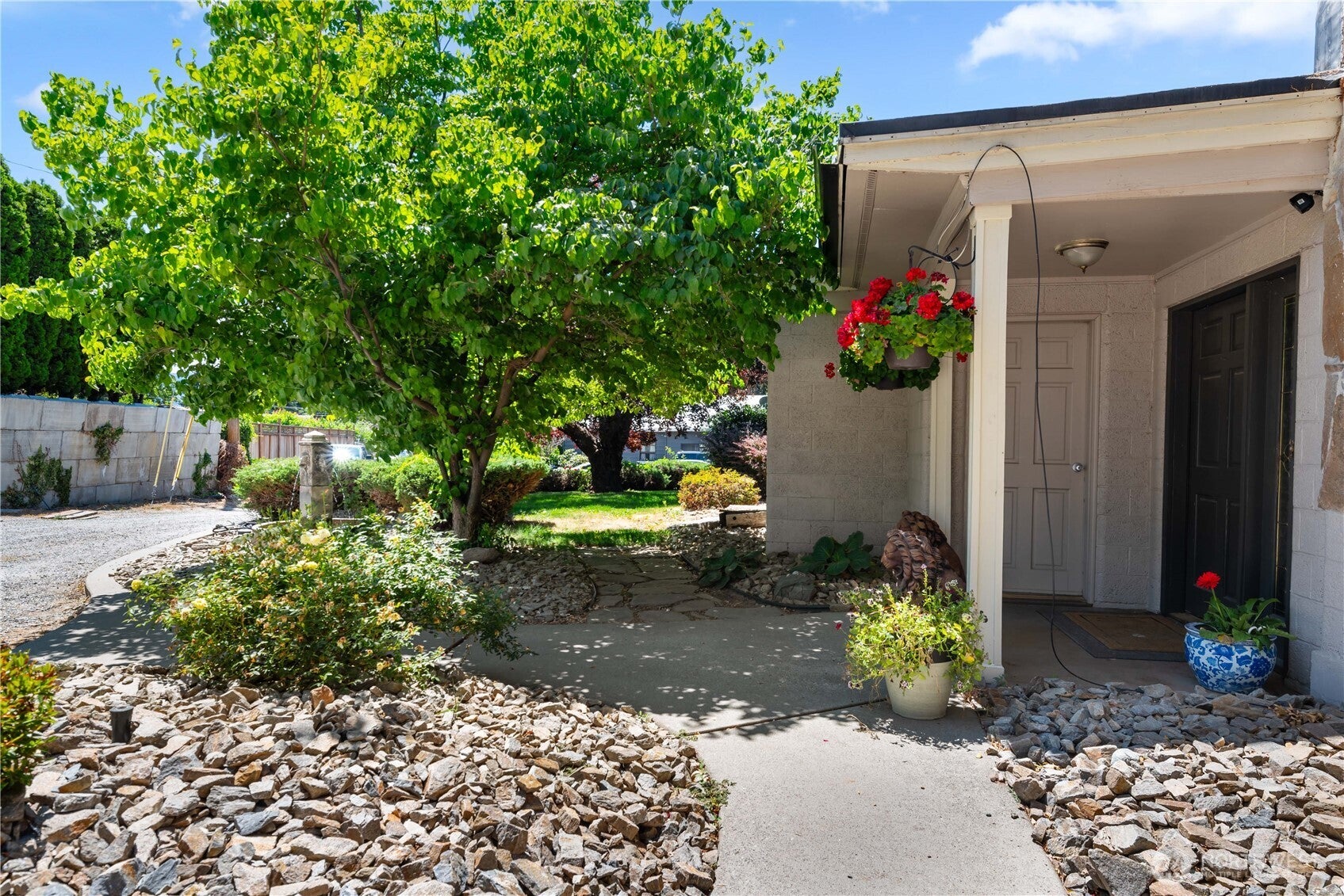 East Wenatchee, Washington, 98802, United States, 3 Bedrooms Bedrooms, ,2 BathroomsBathrooms,Residential,For Sale,1874081