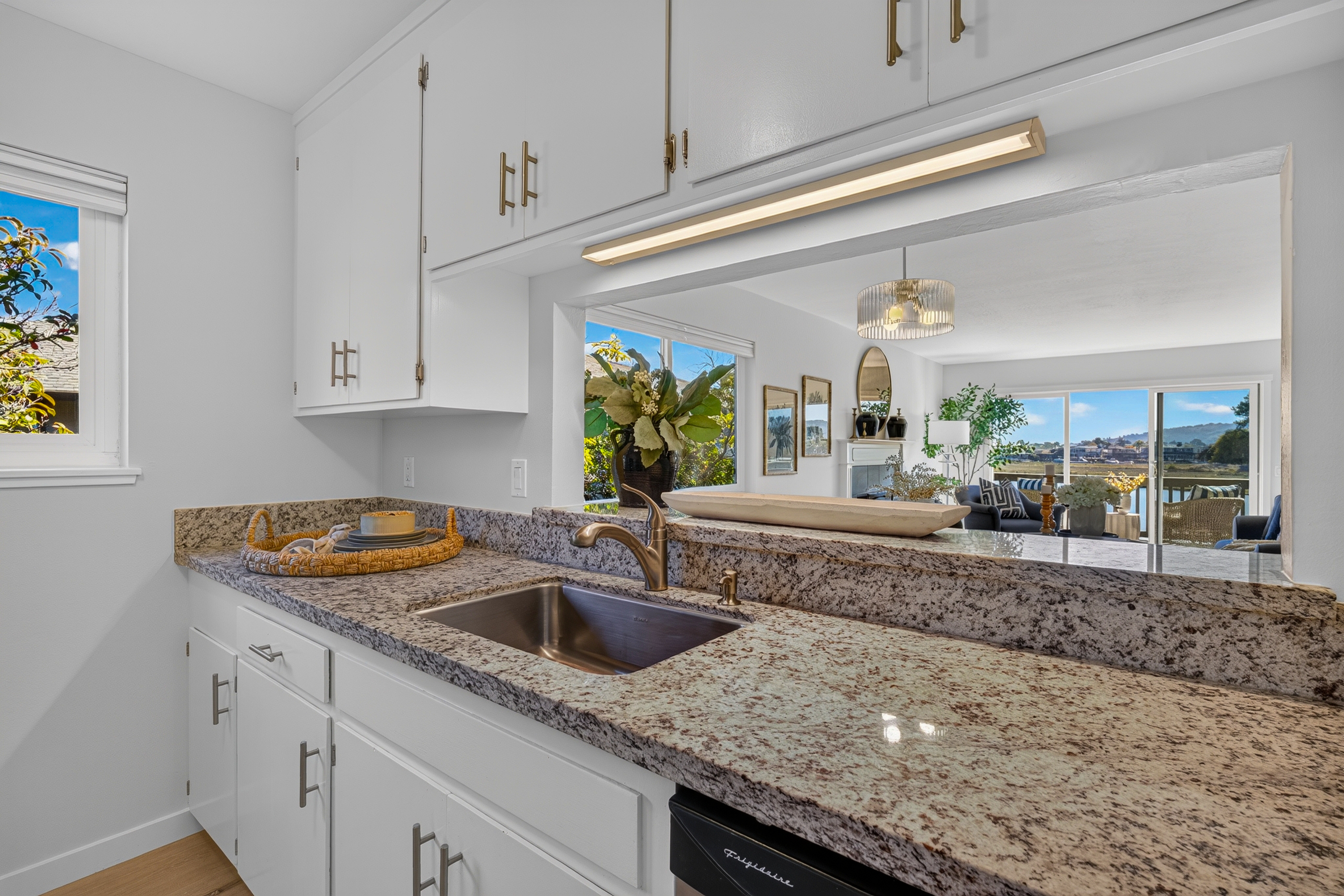  Waterfront Living in the Heart of Greenbrae - 物件實景
