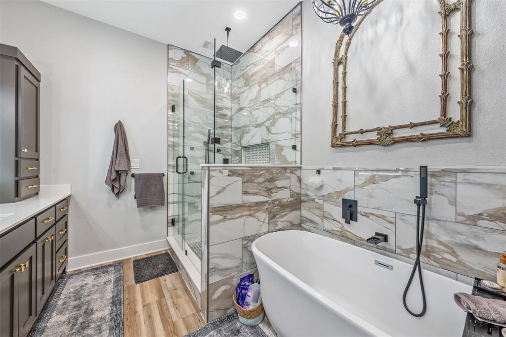 Mineola, Texas, 75773, United States, 3 Bedrooms Bedrooms, ,3 BathroomsBathrooms,Residential,For Sale,1947145