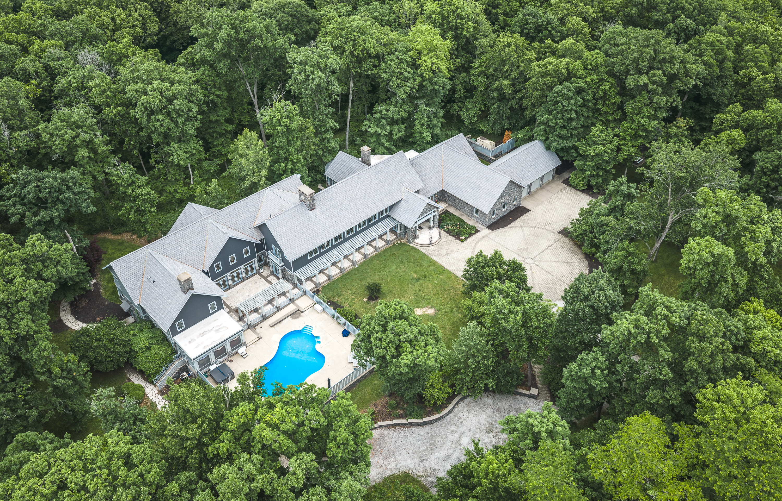  Stunning Prairie-Inspired Estate on 16 Acres of Scenic Woodlands - 物件實景
