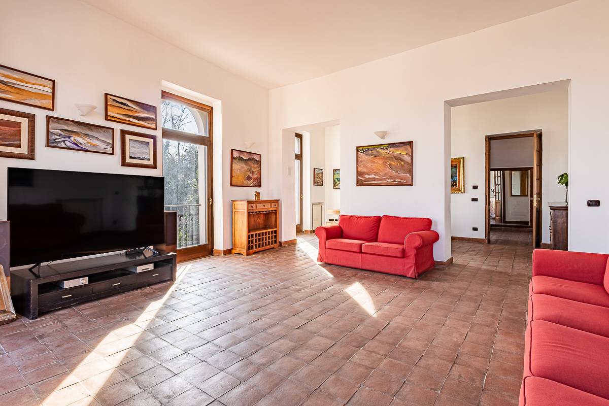 Napoli, Napoli, 80100, IT, 6 Bedrooms Bedrooms, ,6 BathroomsBathrooms,Residential,For Sale,1991925