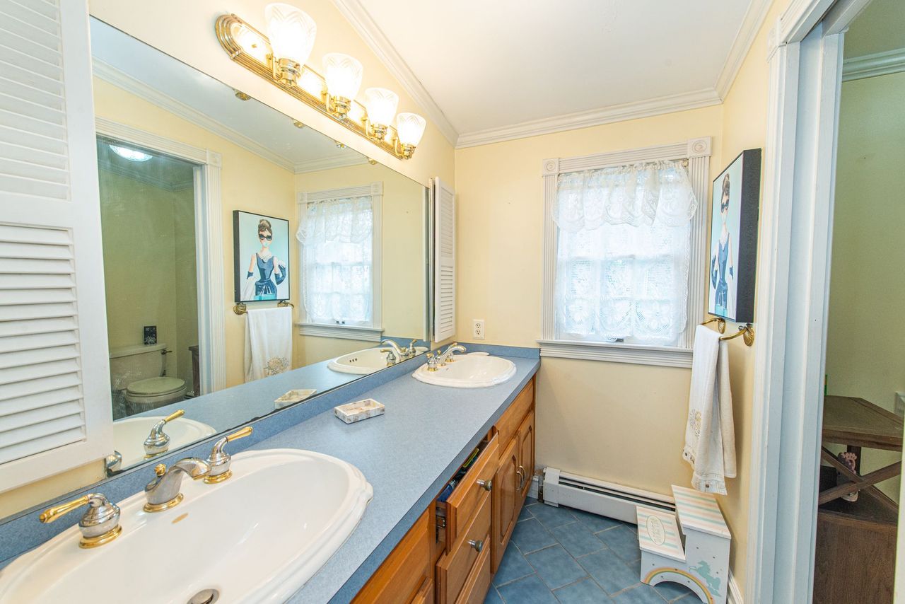 Wood Ridge, New Jersey, 07075, United States, 4 Bedrooms Bedrooms, ,4 BathroomsBathrooms,Residential,For Sale,1978112