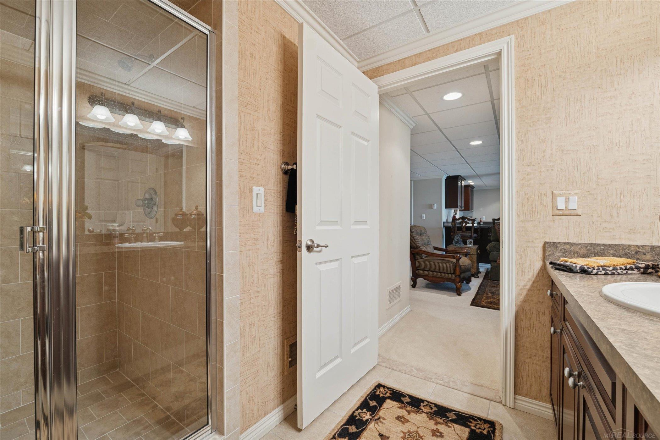 Oakland Twp, Michigan, 48306, United States, 2 Bedrooms Bedrooms, ,4 BathroomsBathrooms,Residential,For Sale,1984320