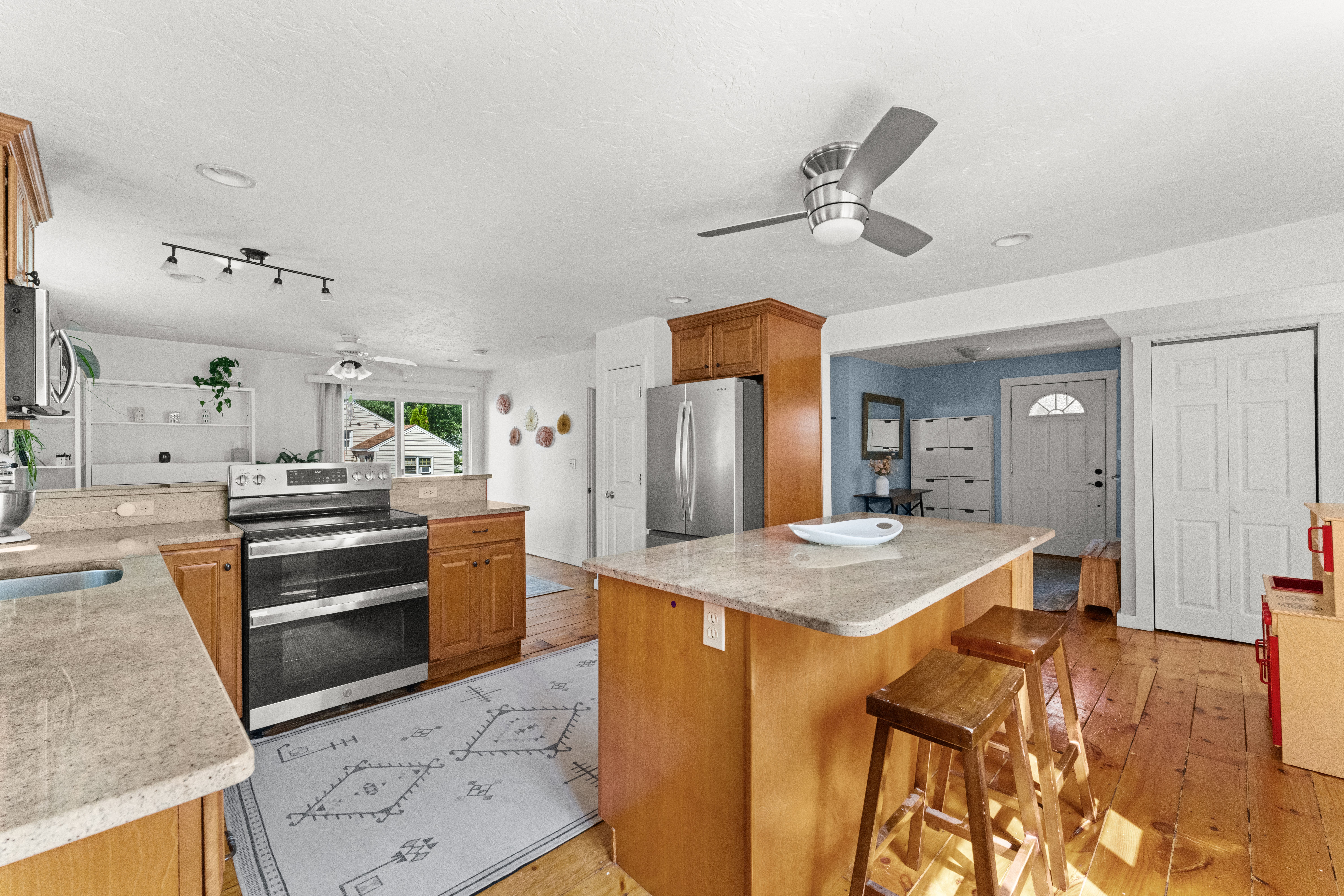  42 Dewey Avenue, Brockton, MA, 02301 - 物件實景