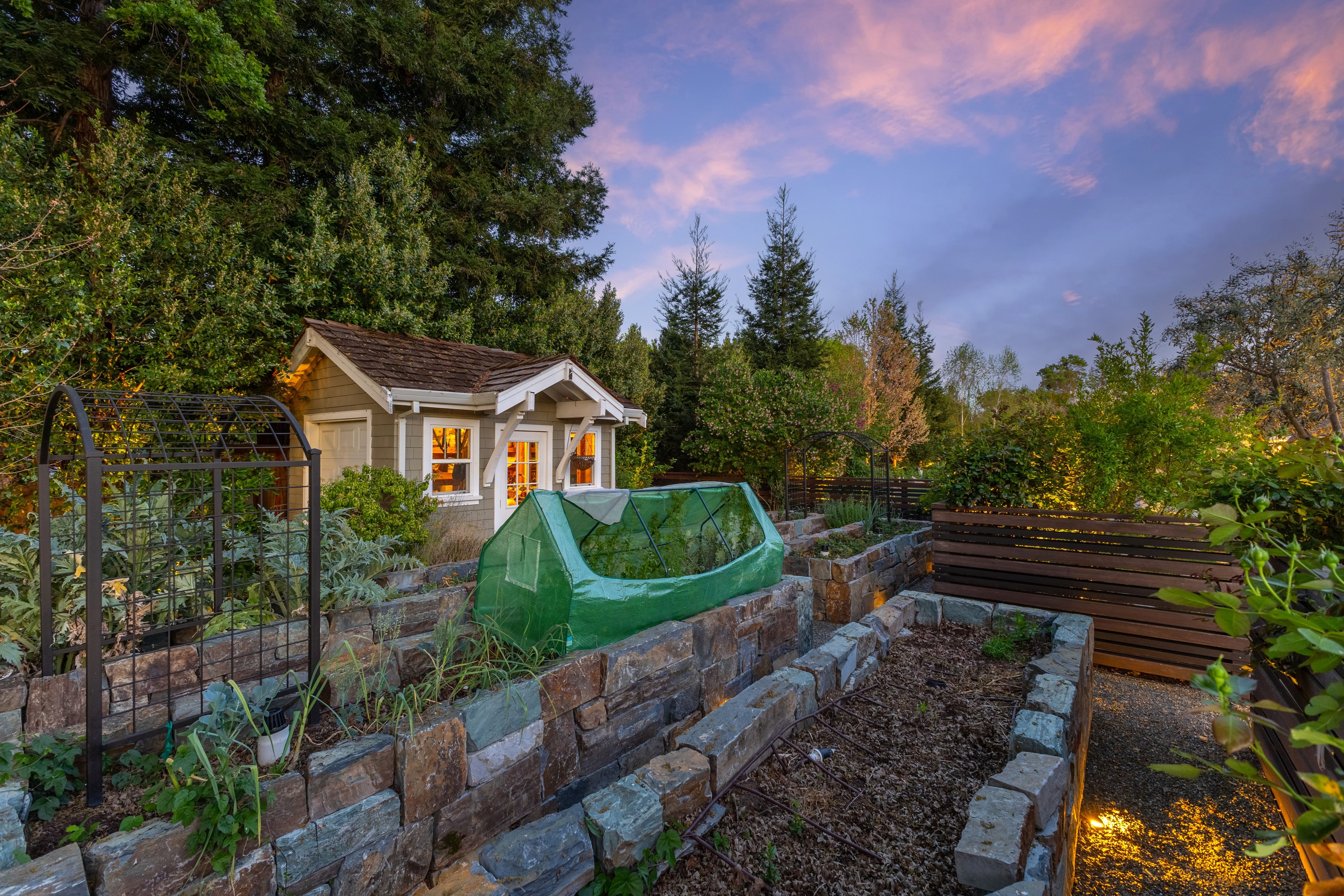  A Private One-Acre Compound Defined by Craftsmanship, Scale and Resort Living - 物件實景