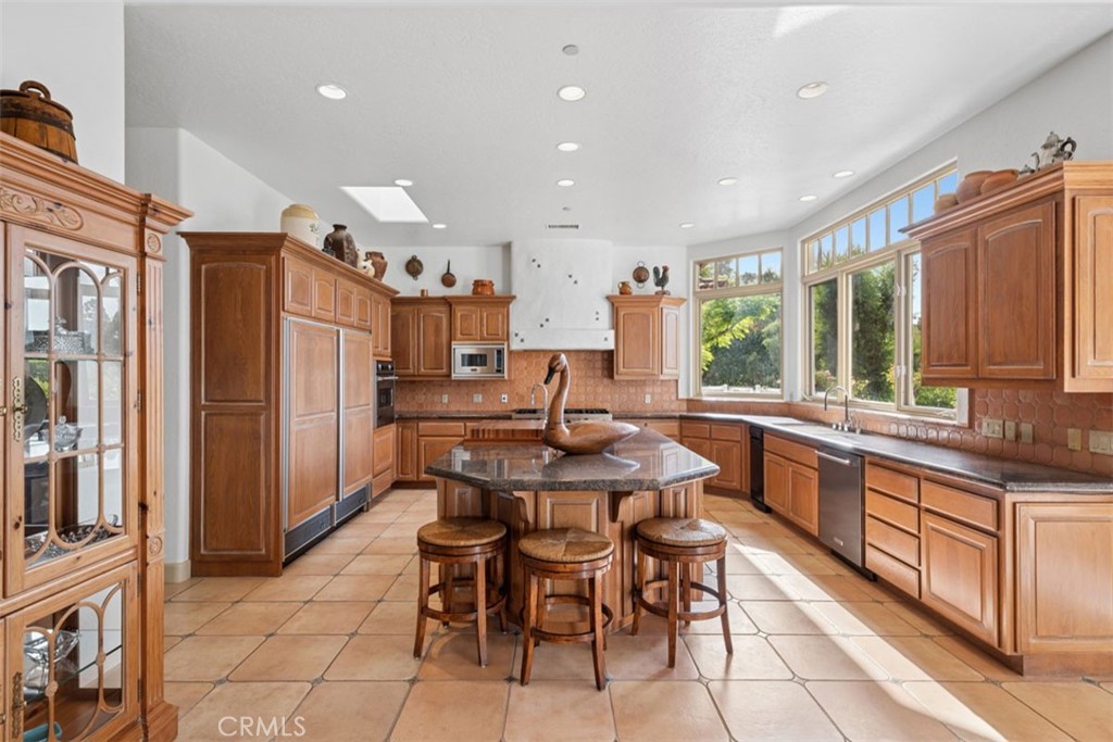 Rancho Santa Fe, California, 92067, United States, 5 Bedrooms Bedrooms, ,6 BathroomsBathrooms,Residential,For Sale,1989068