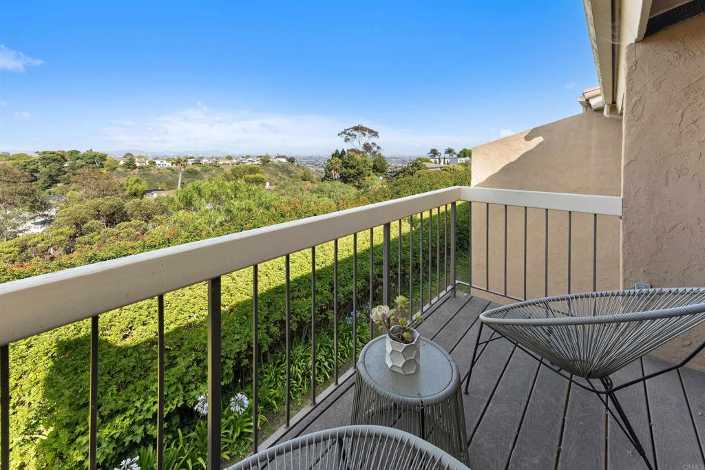 La Jolla, California, 92037, United States, 2 Bedrooms Bedrooms, ,3 BathroomsBathrooms,Residential,For Sale,1938534