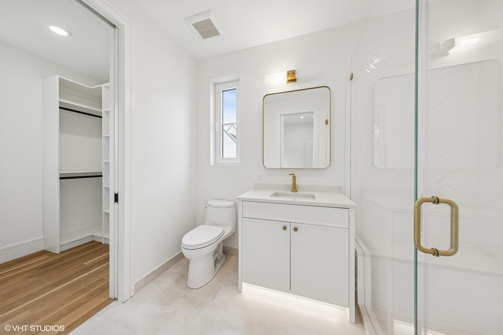 Hinsdale, Illinois, 60521, United States, 5 Bedrooms Bedrooms, ,6 BathroomsBathrooms,Residential,For Sale,1826886