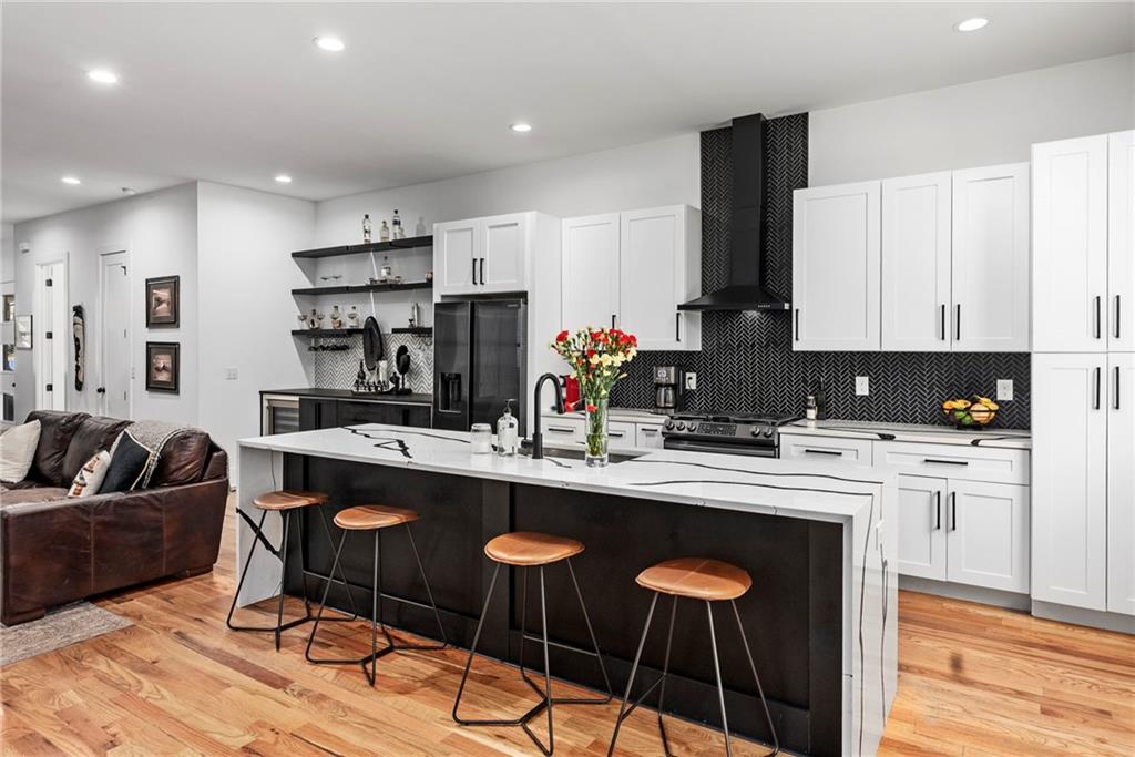 Atlanta, Georgia, 30317, United States, 5 Bedrooms Bedrooms, ,4 BathroomsBathrooms,Residential,For Sale,1989544