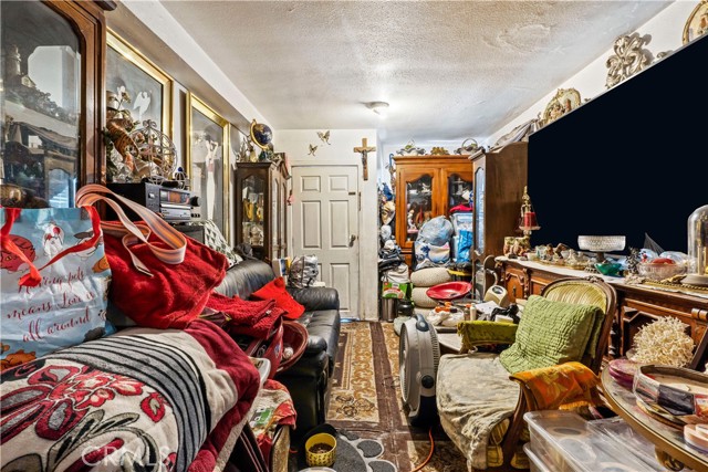 Los Angeles, California, 90022, United States, 5 Bedrooms Bedrooms, ,Residential,For Sale,1979575