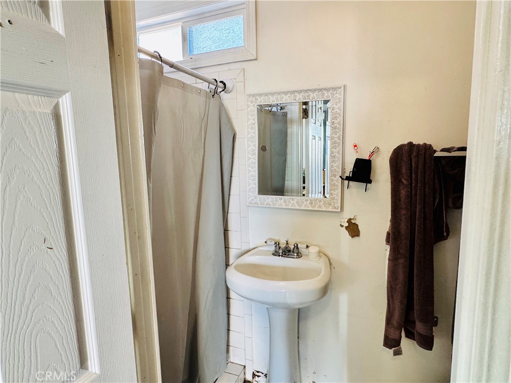 Los Angeles, California, 90023, United States, 4 Bedrooms Bedrooms, ,3 BathroomsBathrooms,Residential,For Sale,2013063