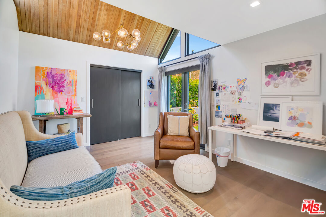 Malibu, California, 90265, United States, 4 Bedrooms Bedrooms, ,3 BathroomsBathrooms,Residential,For Sale,1925740